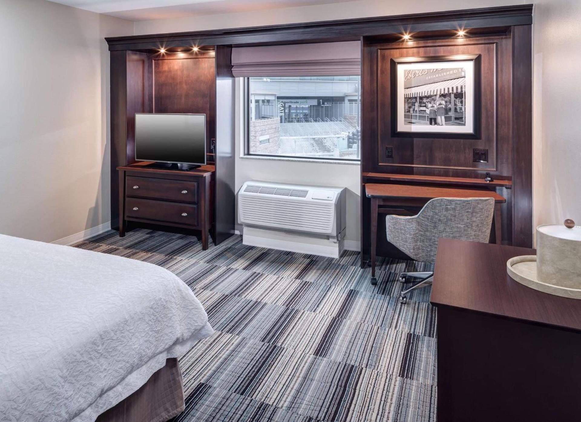 Hampton Inn & Suites Omaha-Downtown photo 27