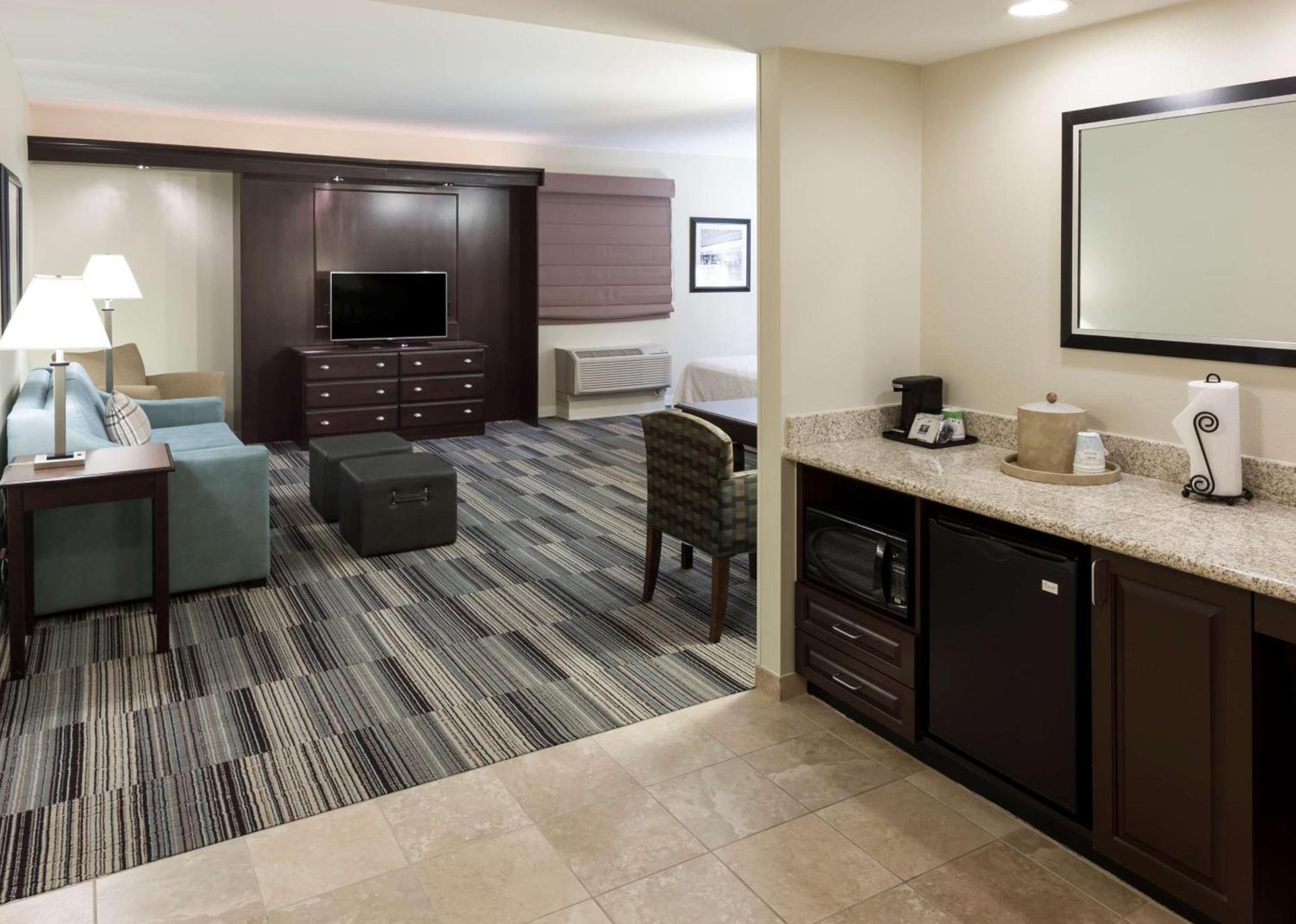 Hampton Inn & Suites Omaha-Downtown photo 32