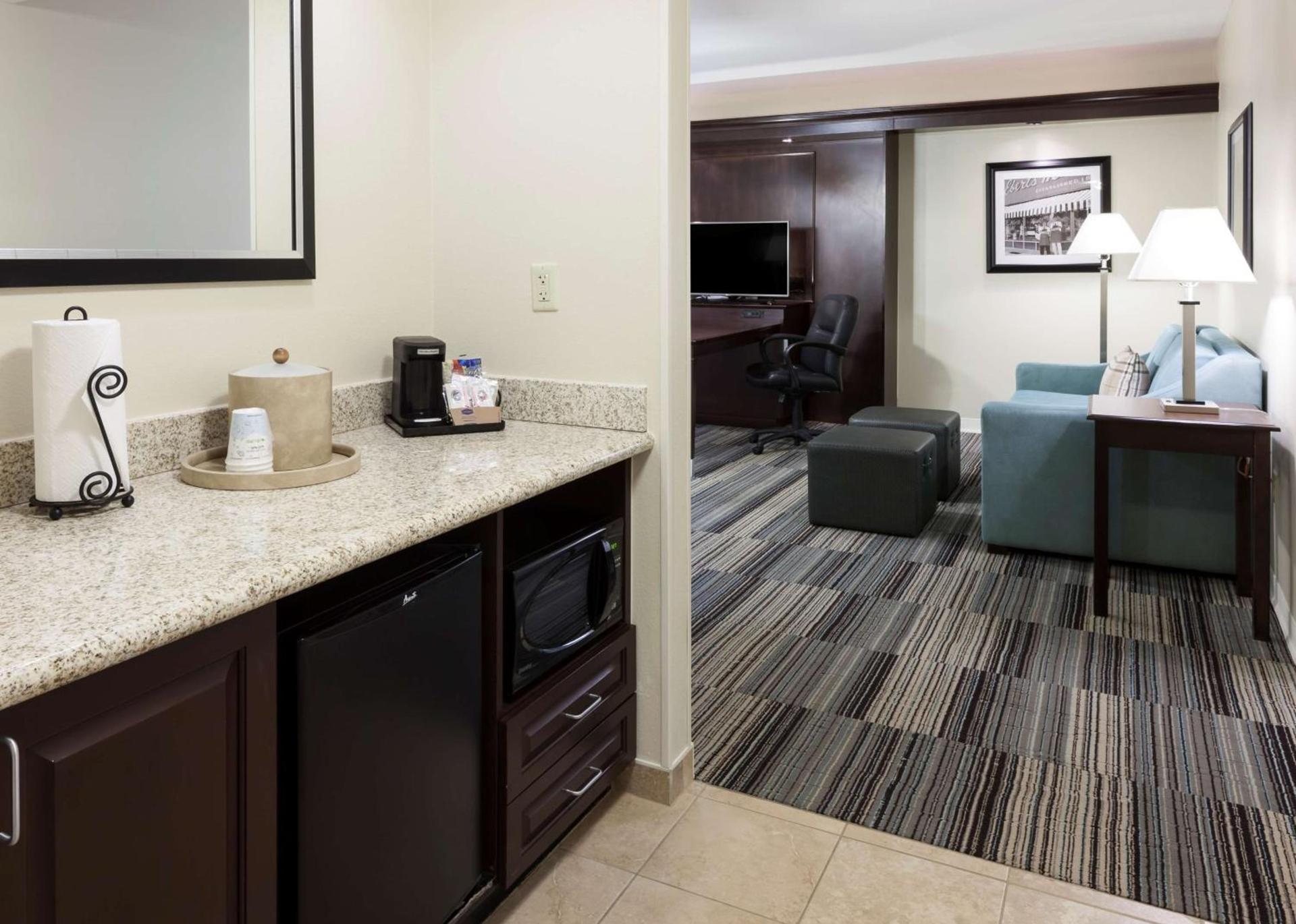 Hampton Inn & Suites Omaha-Downtown photo 33