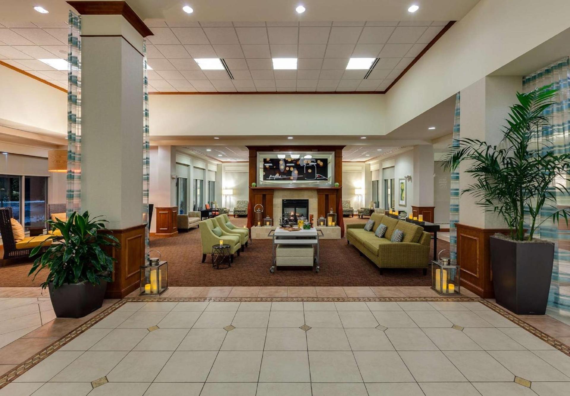 Hilton Garden Inn Lake Forest Mettawa photo 7