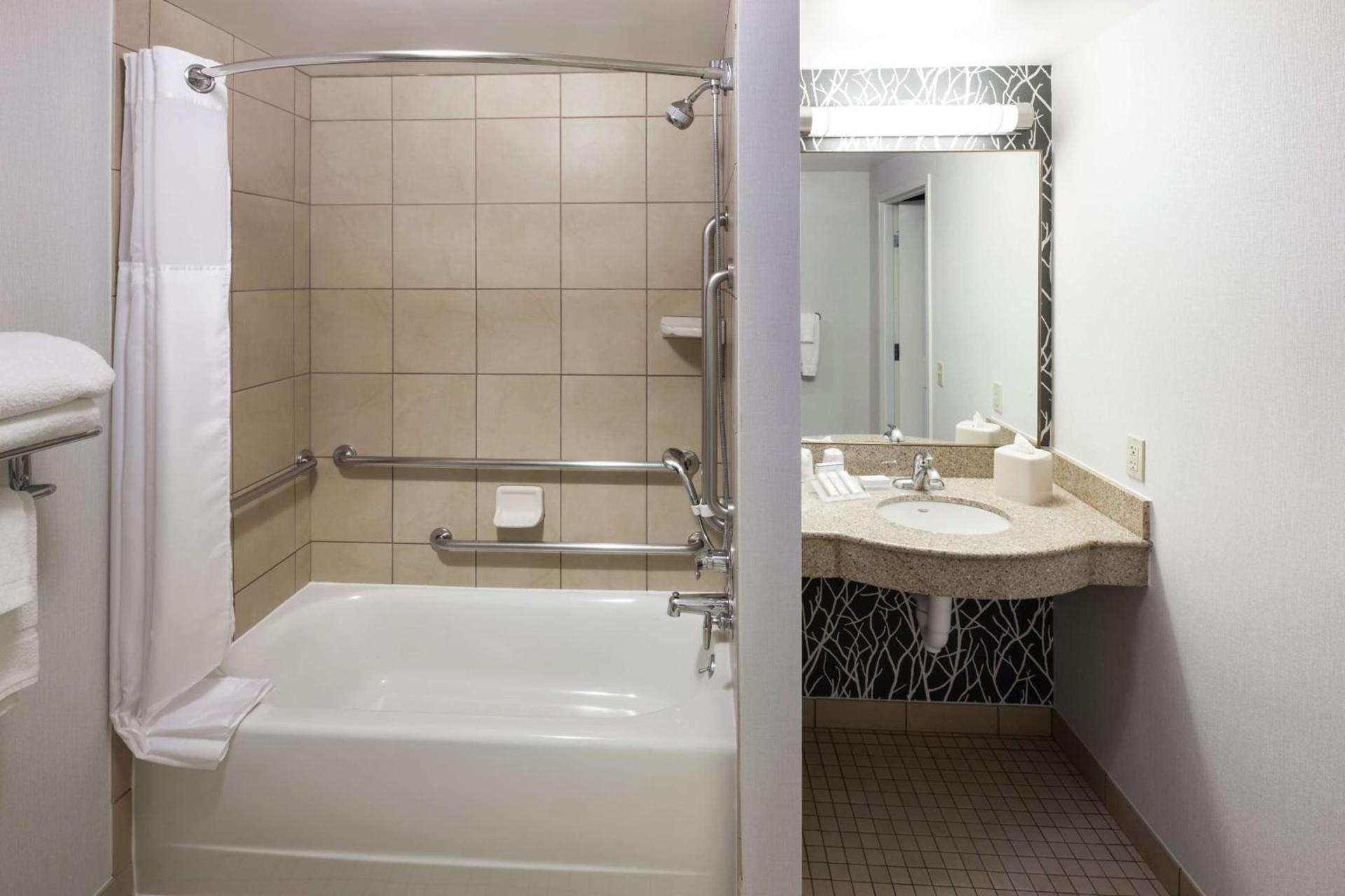 Hilton Garden Inn Lake Forest Mettawa photo 17