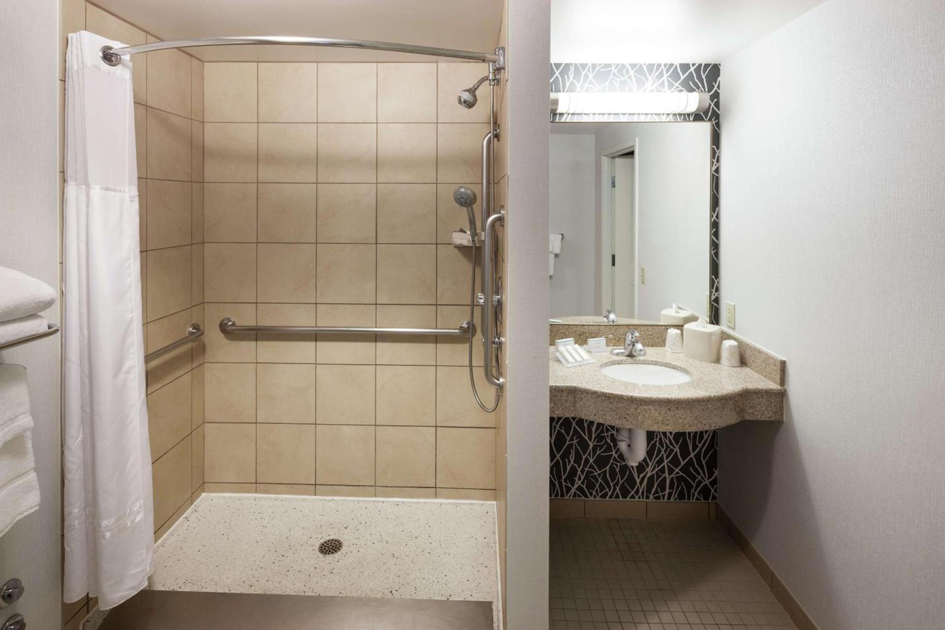 Hilton Garden Inn Lake Forest Mettawa photo 24