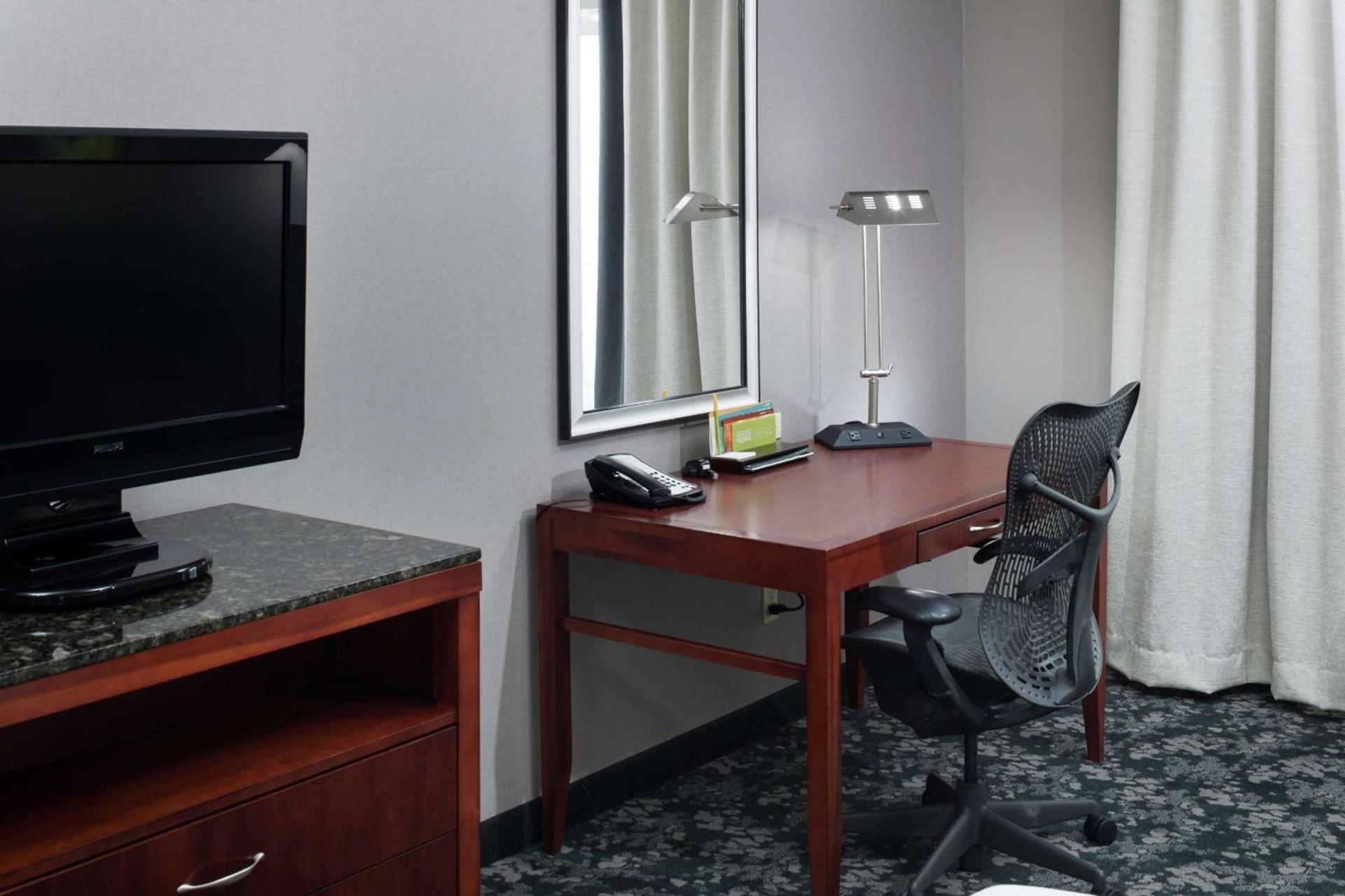 Hilton Garden Inn Lake Forest Mettawa photo 22