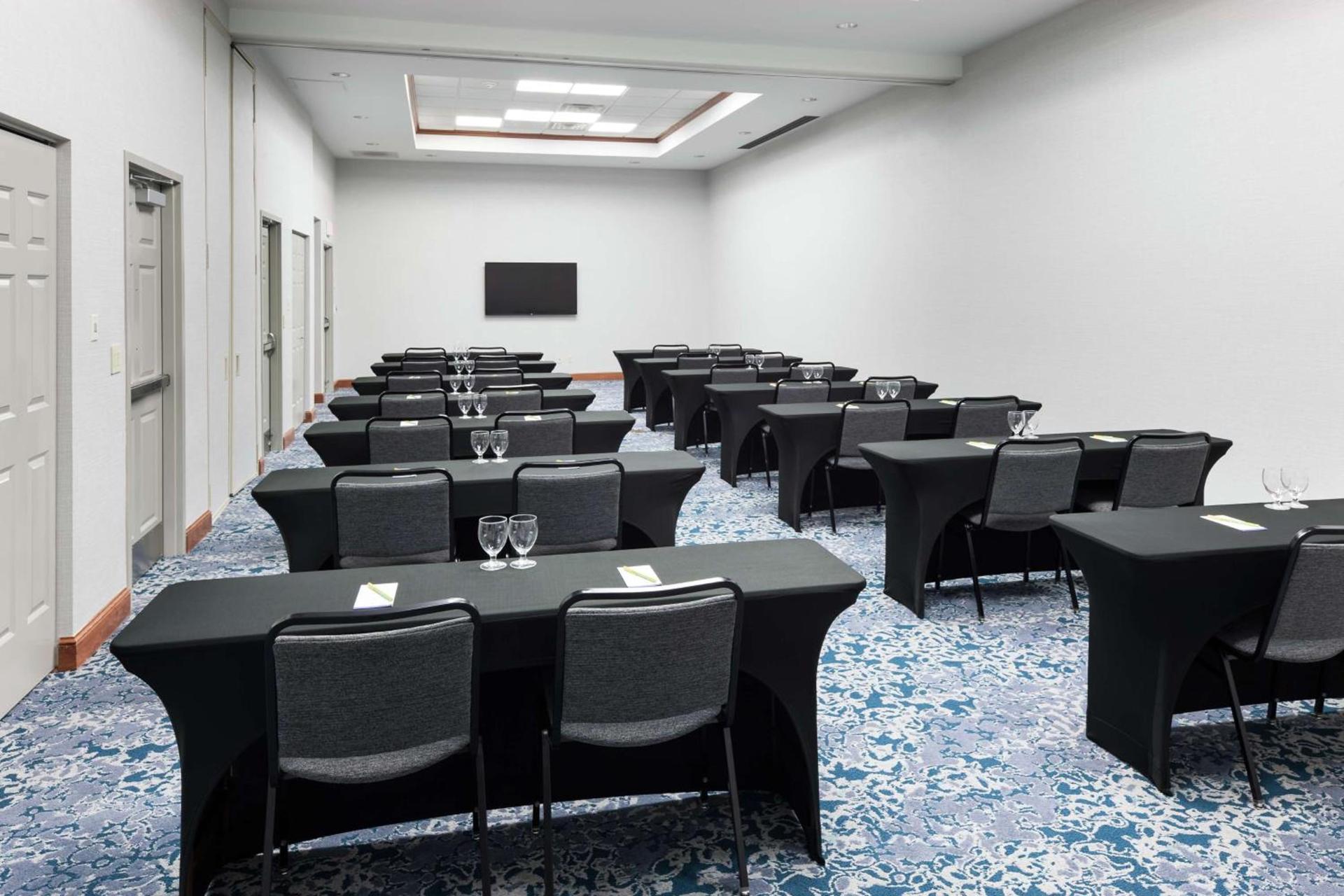 Hilton Garden Inn Lake Forest Mettawa photo 34