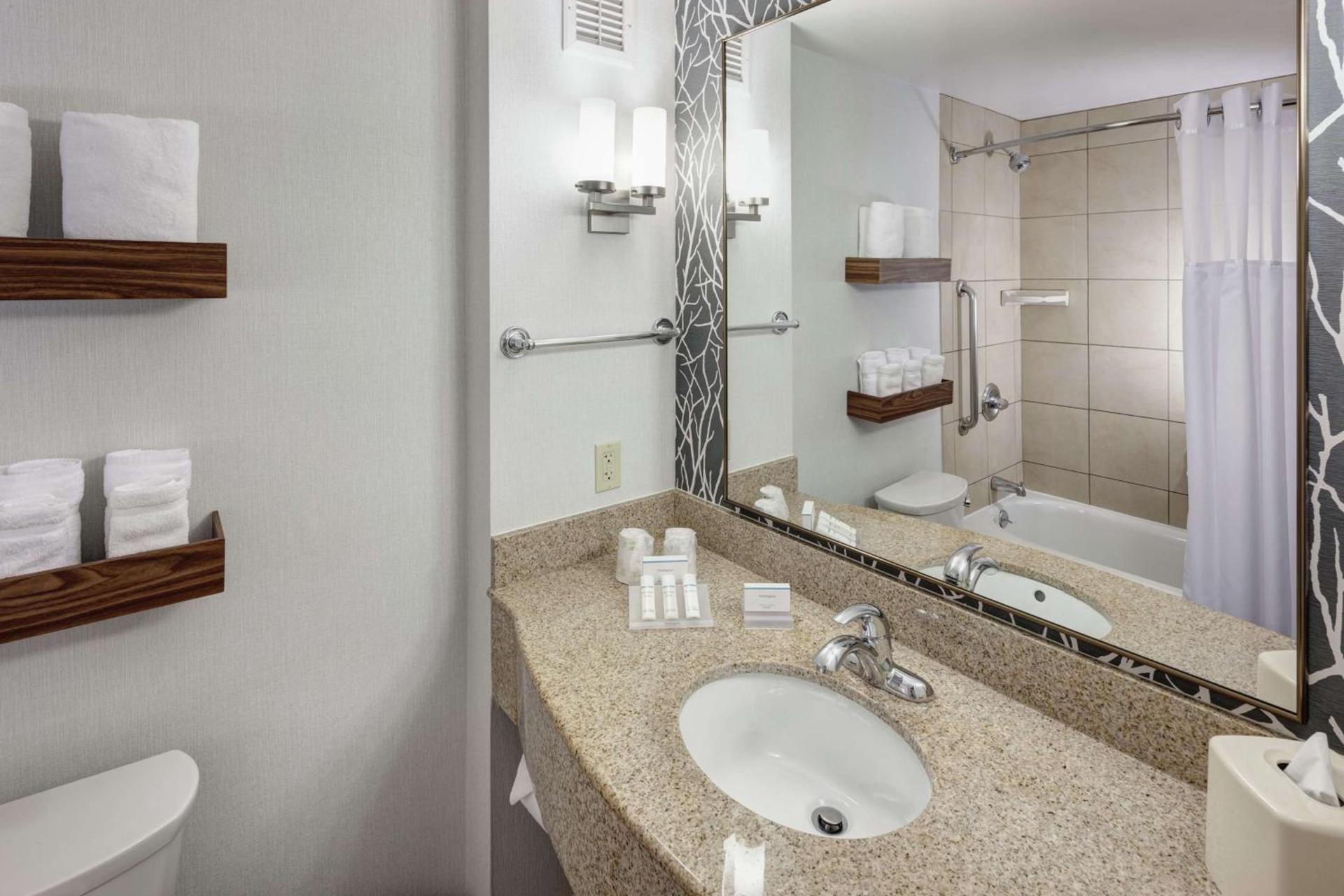 Hilton Garden Inn Lake Forest Mettawa photo 25