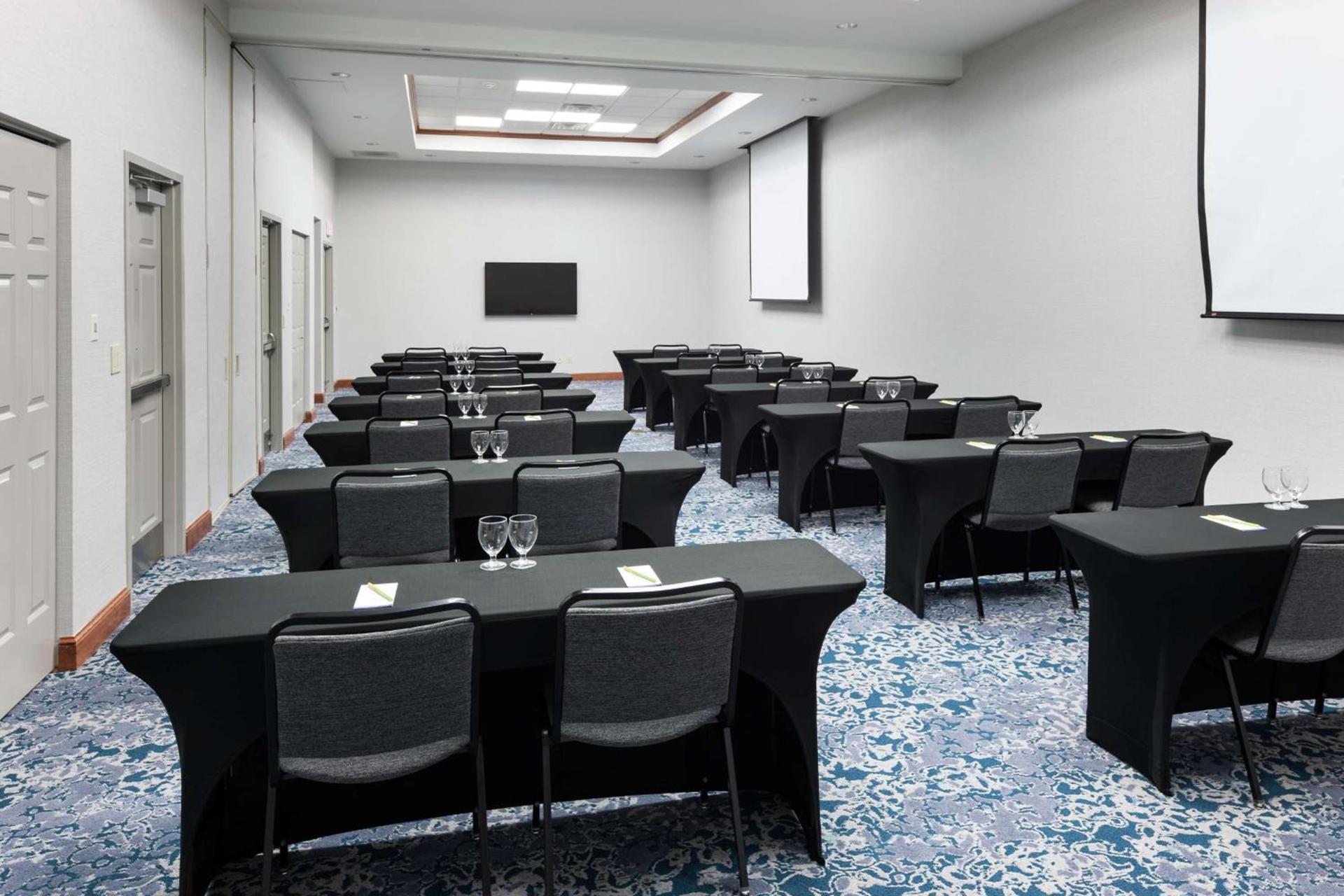 Hilton Garden Inn Lake Forest Mettawa photo 33