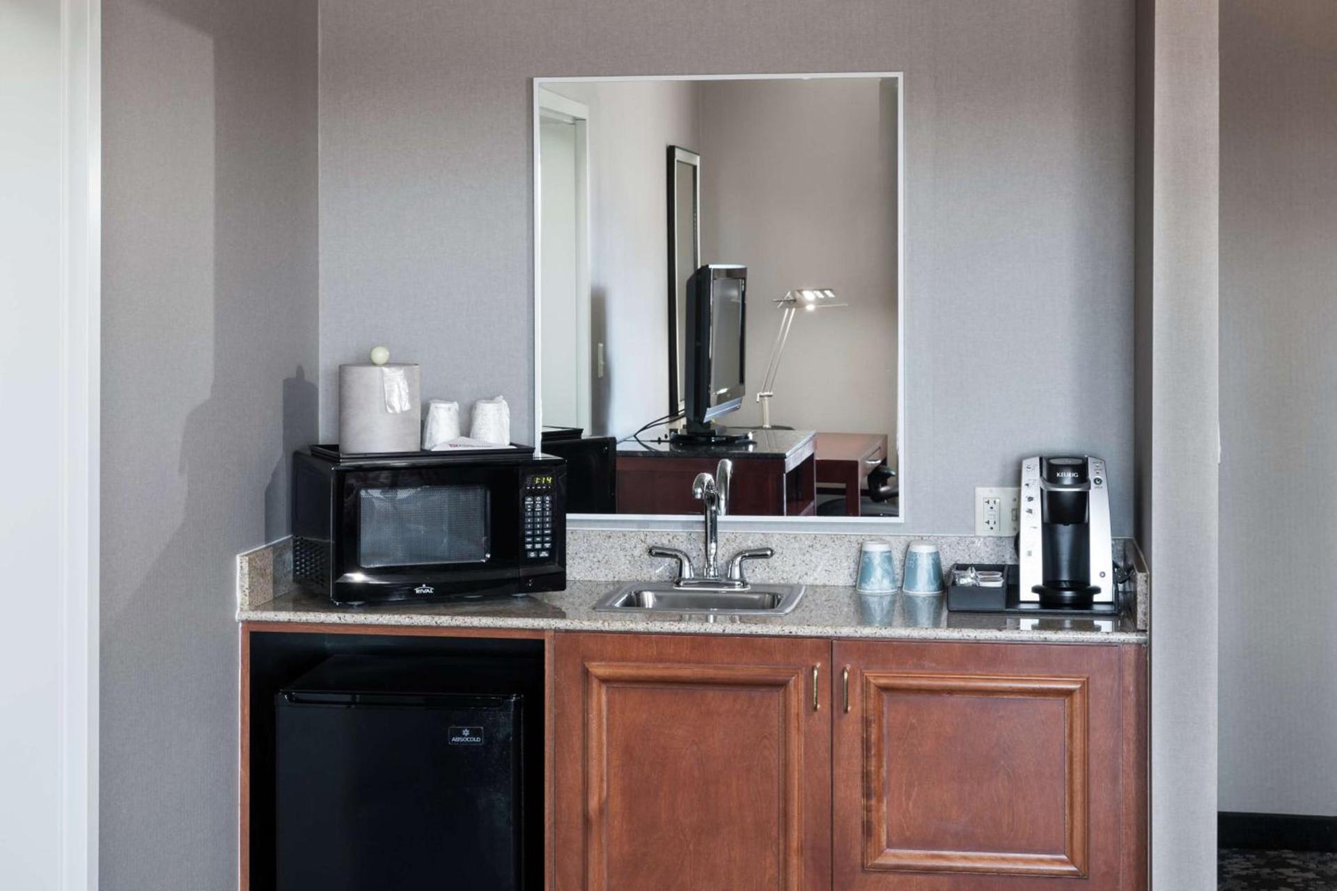 Hilton Garden Inn Lake Forest Mettawa photo 39