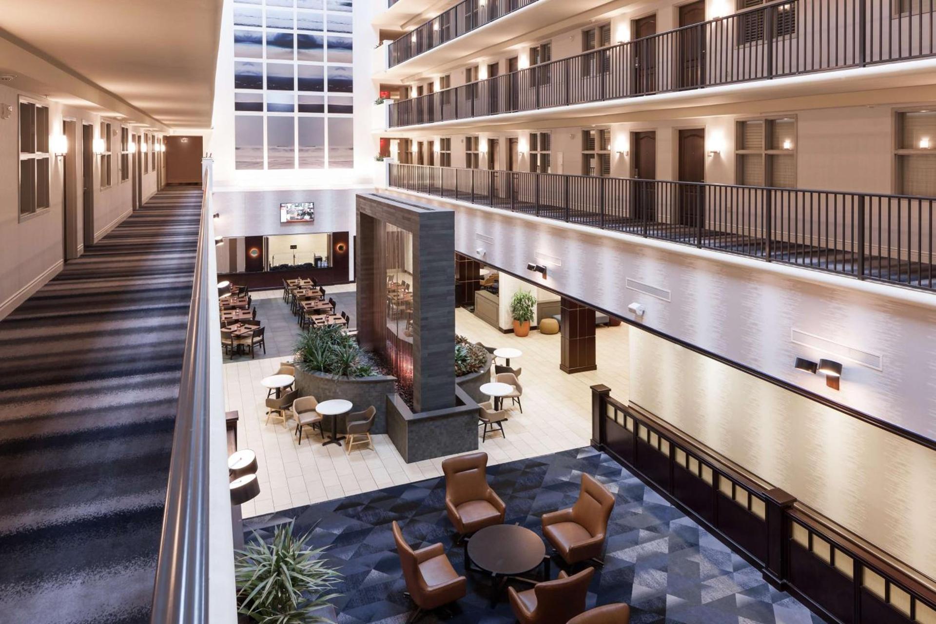 Embassy Suites by Hilton Tampa Brandon photo 2