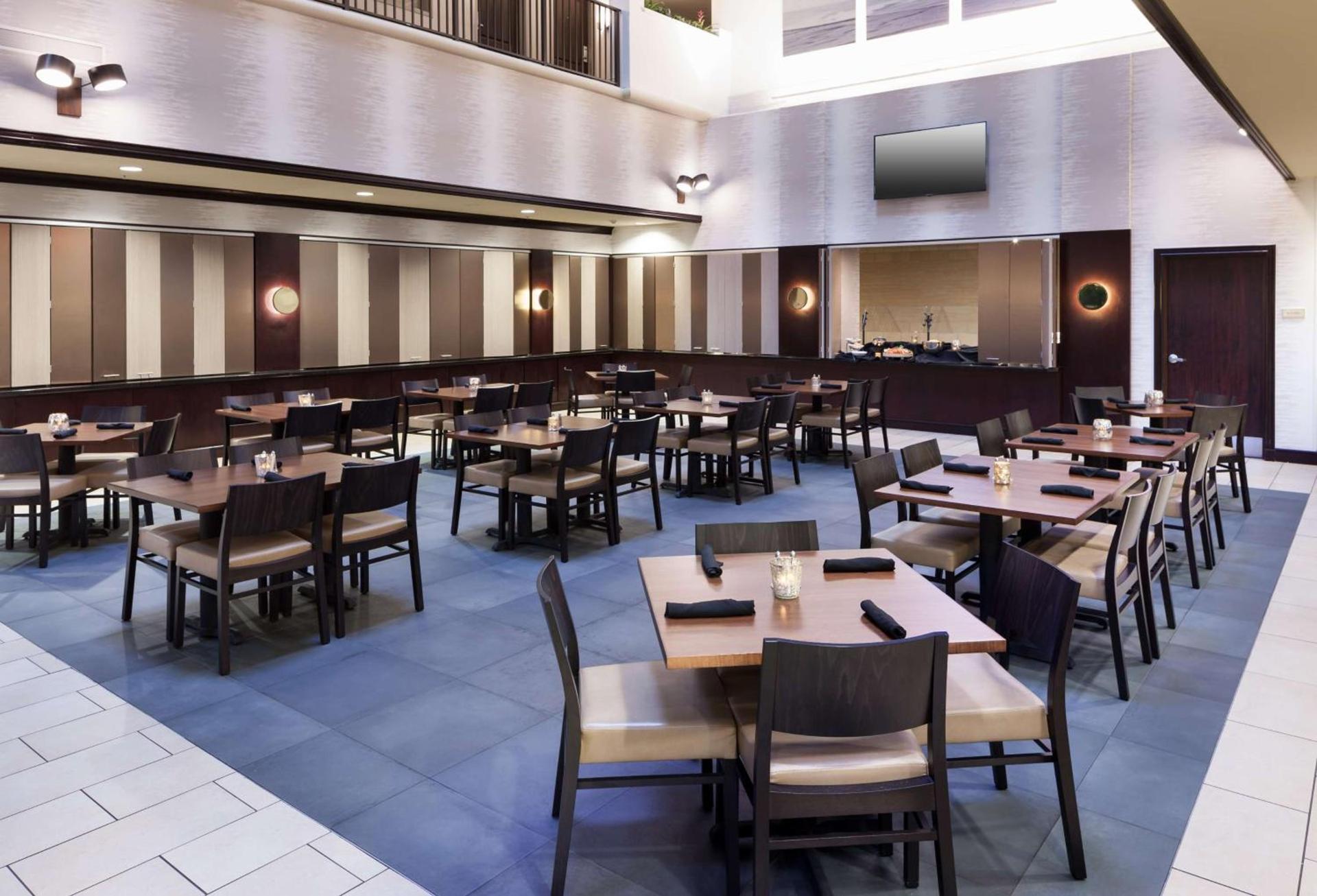 Embassy Suites by Hilton Tampa Brandon photo 9