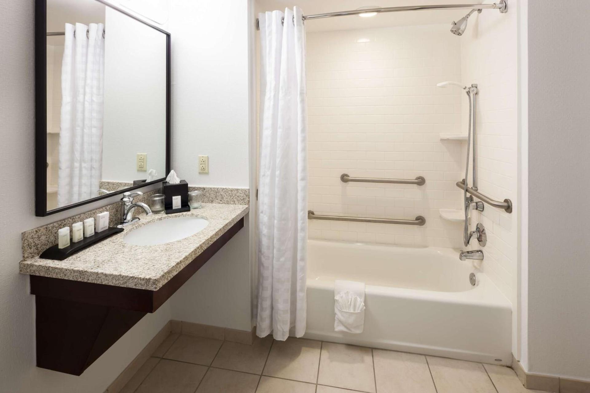Embassy Suites by Hilton Tampa Brandon photo 17