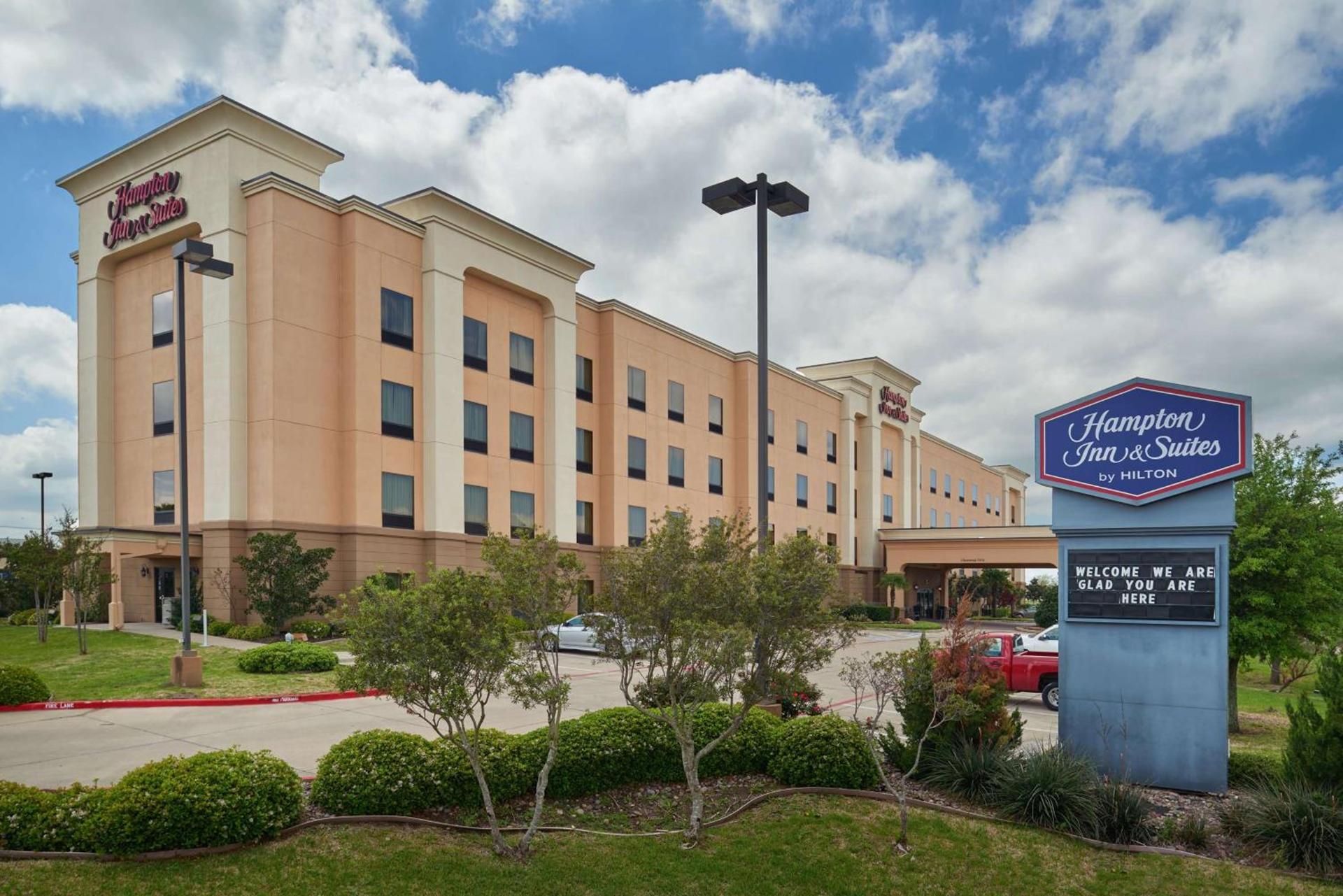 Hampton Inn & Suites Waco-South photo 1