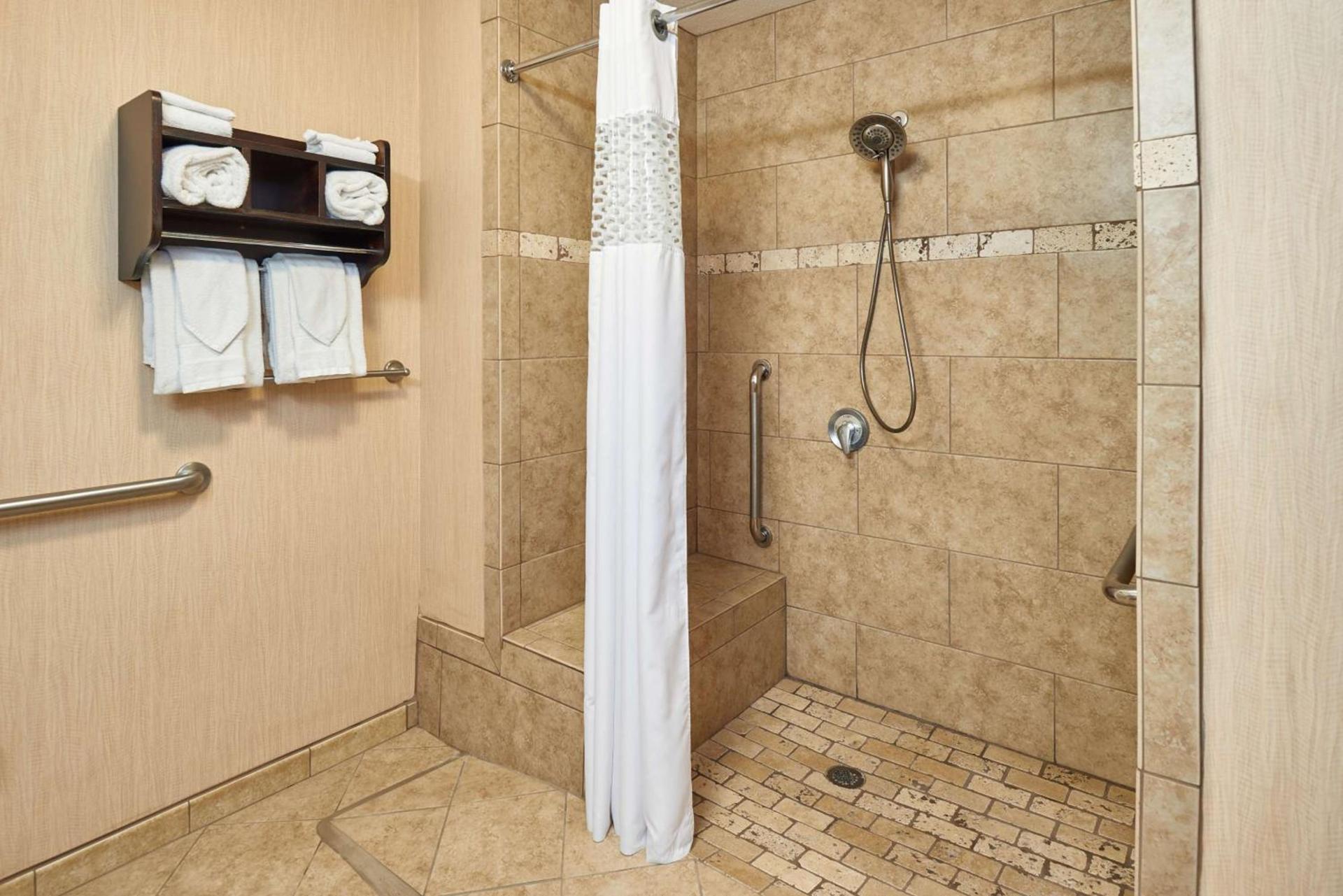 Hampton Inn & Suites Waco-South photo 28