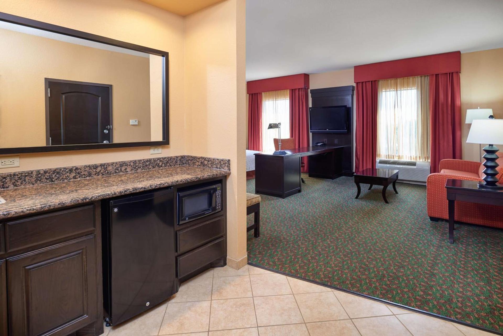 Hampton Inn & Suites Waco-South photo 38