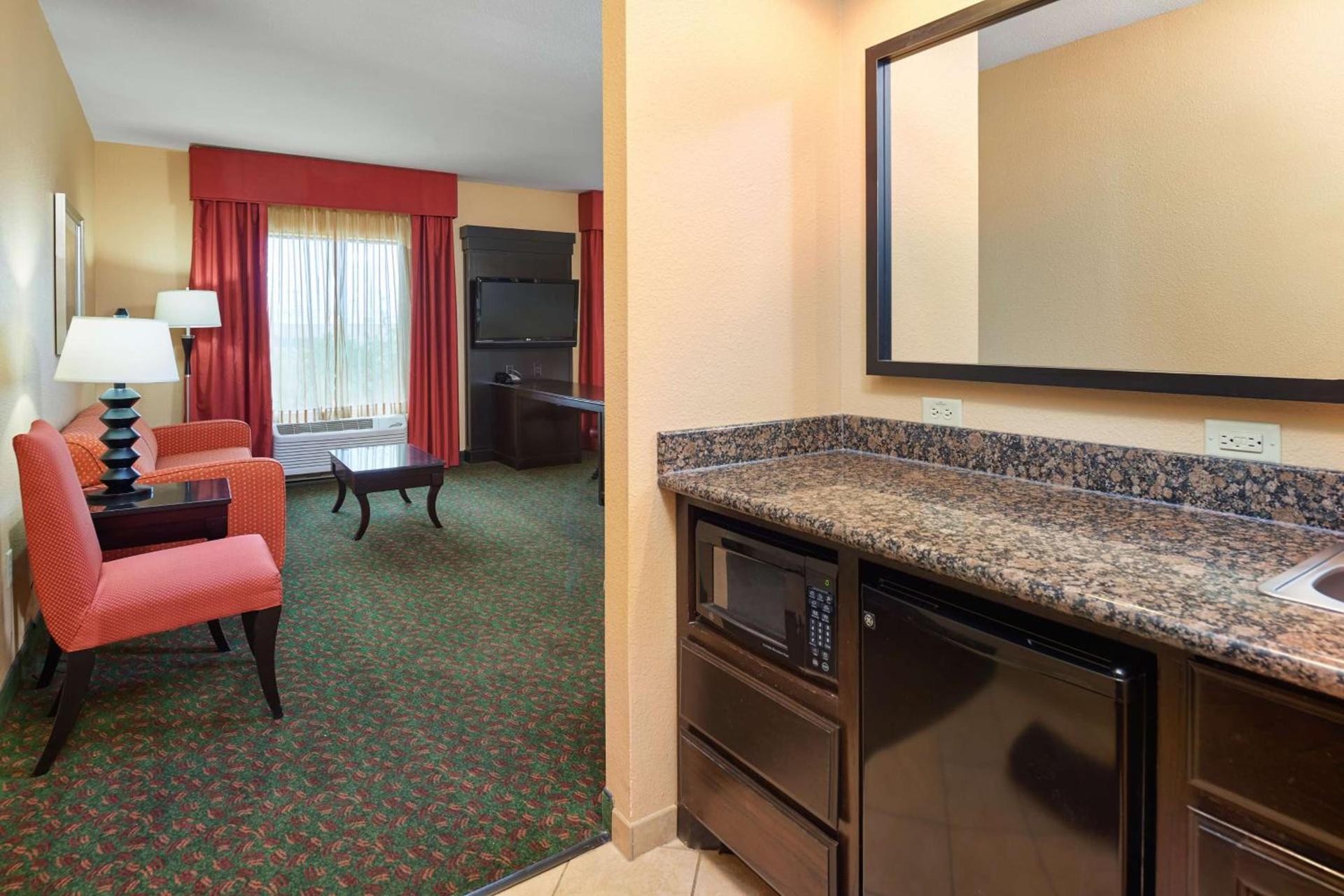 Hampton Inn & Suites Waco-South photo 37