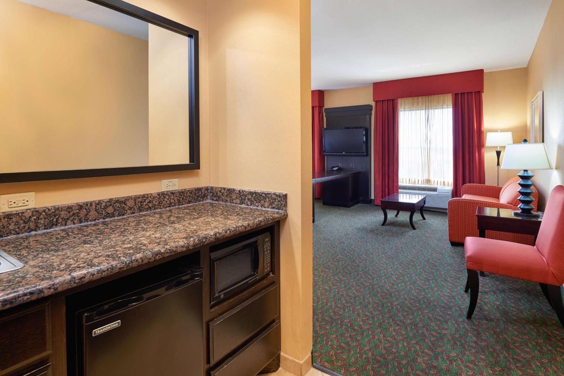 Hampton Inn & Suites Waco-South photo 39