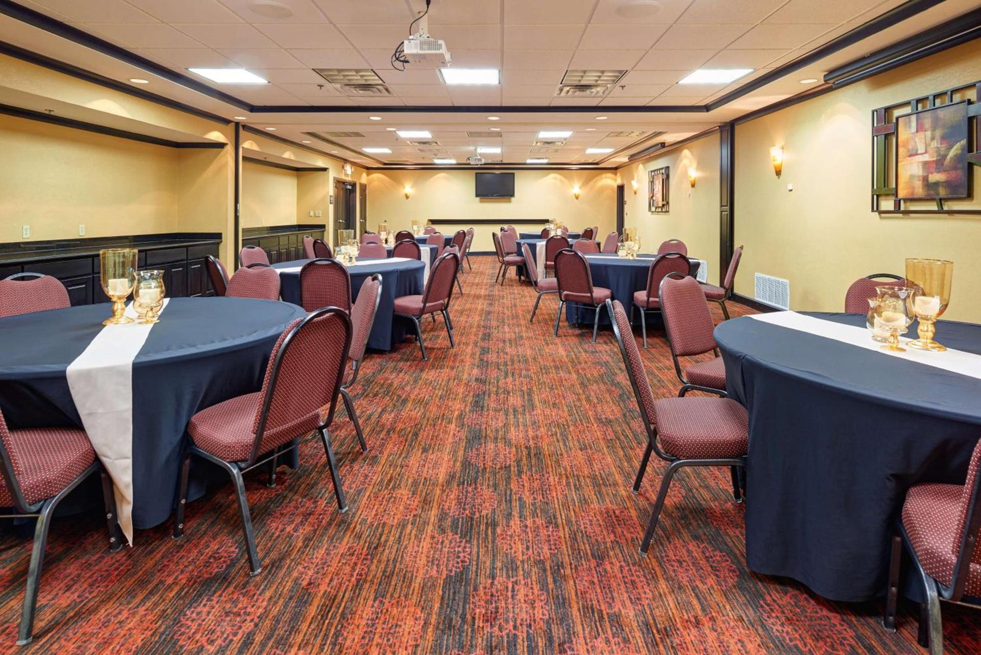 Hampton Inn & Suites Waco-South photo 42