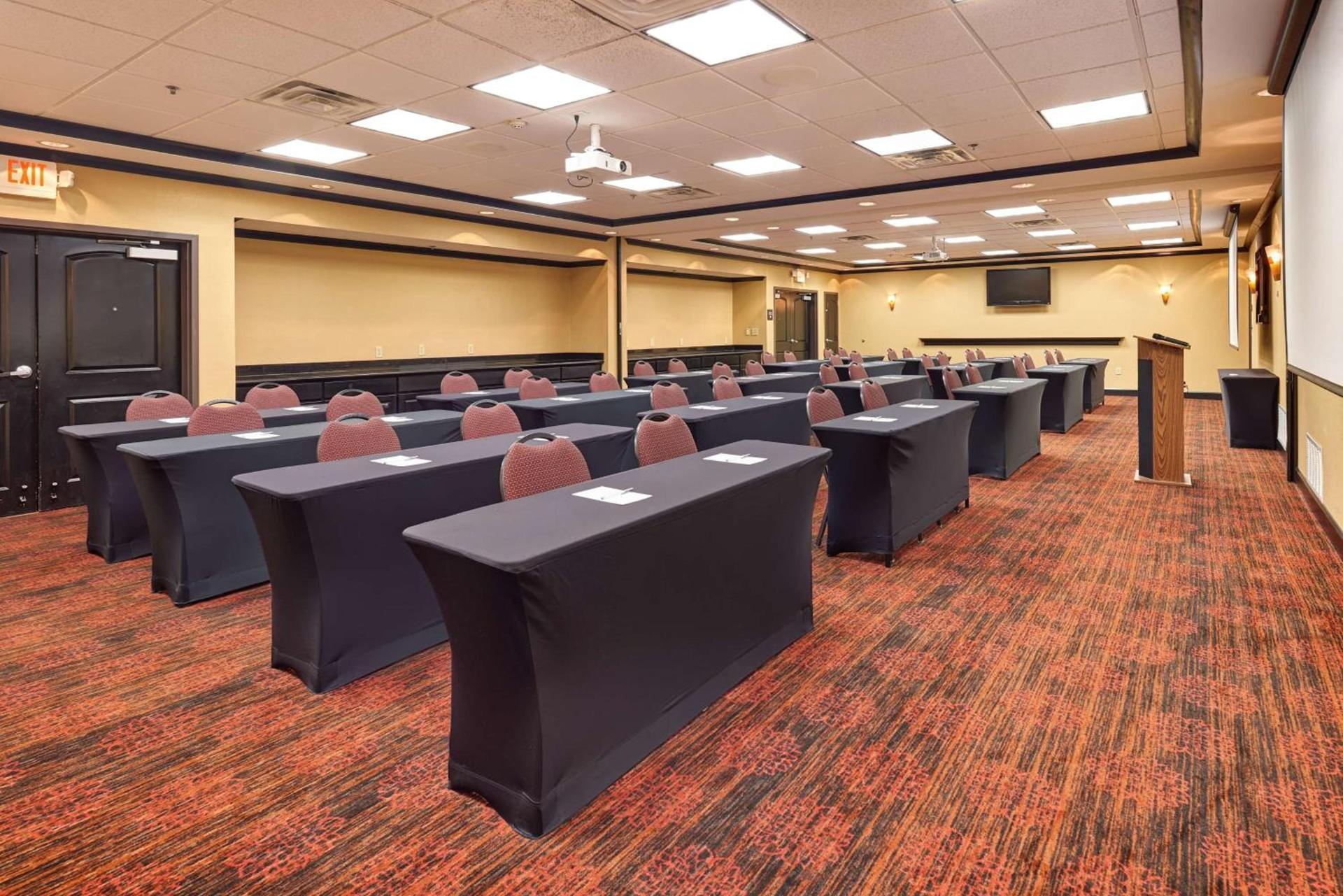 Hampton Inn & Suites Waco-South photo 41