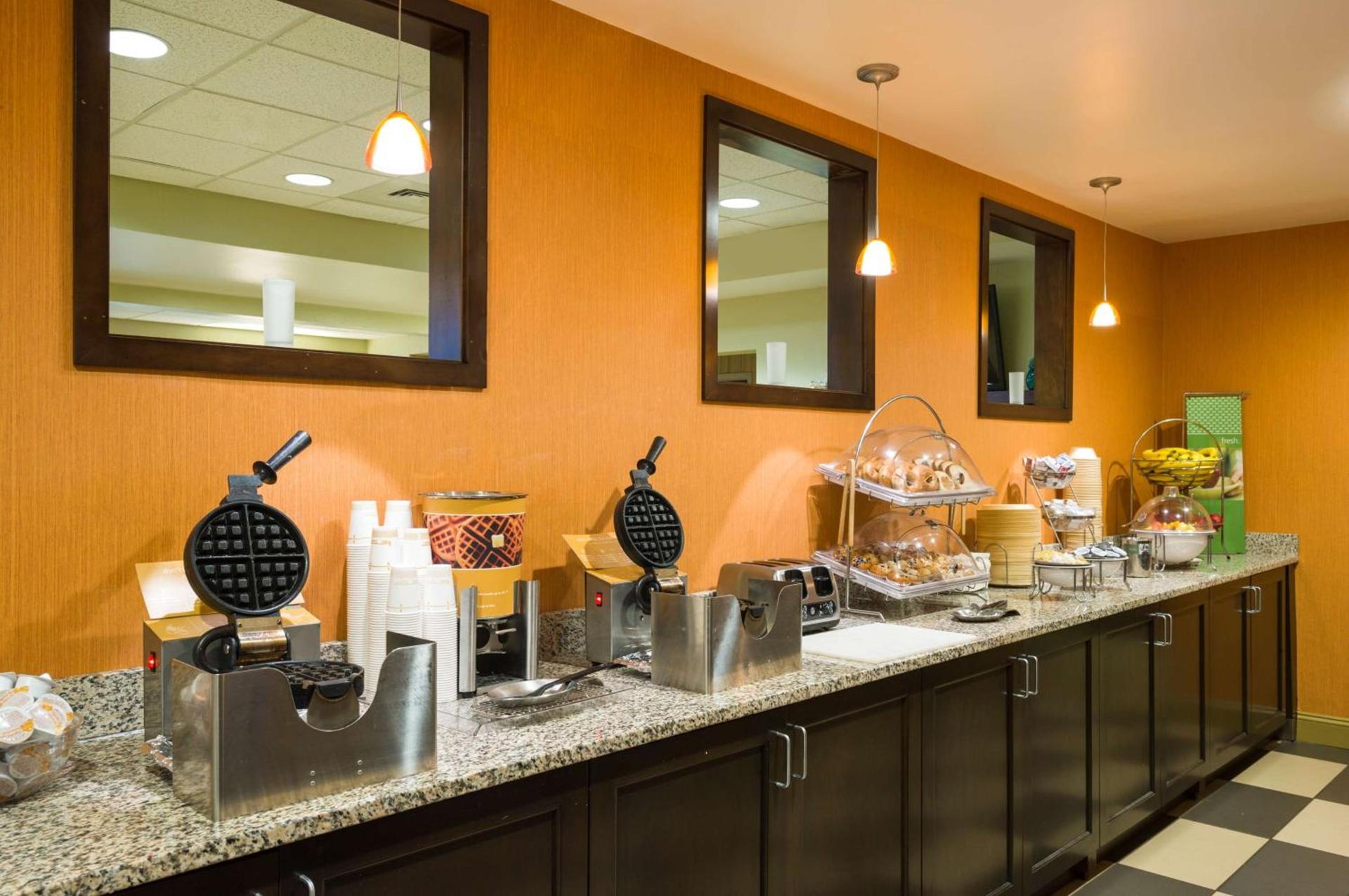 Hampton Inn Danville photo 17