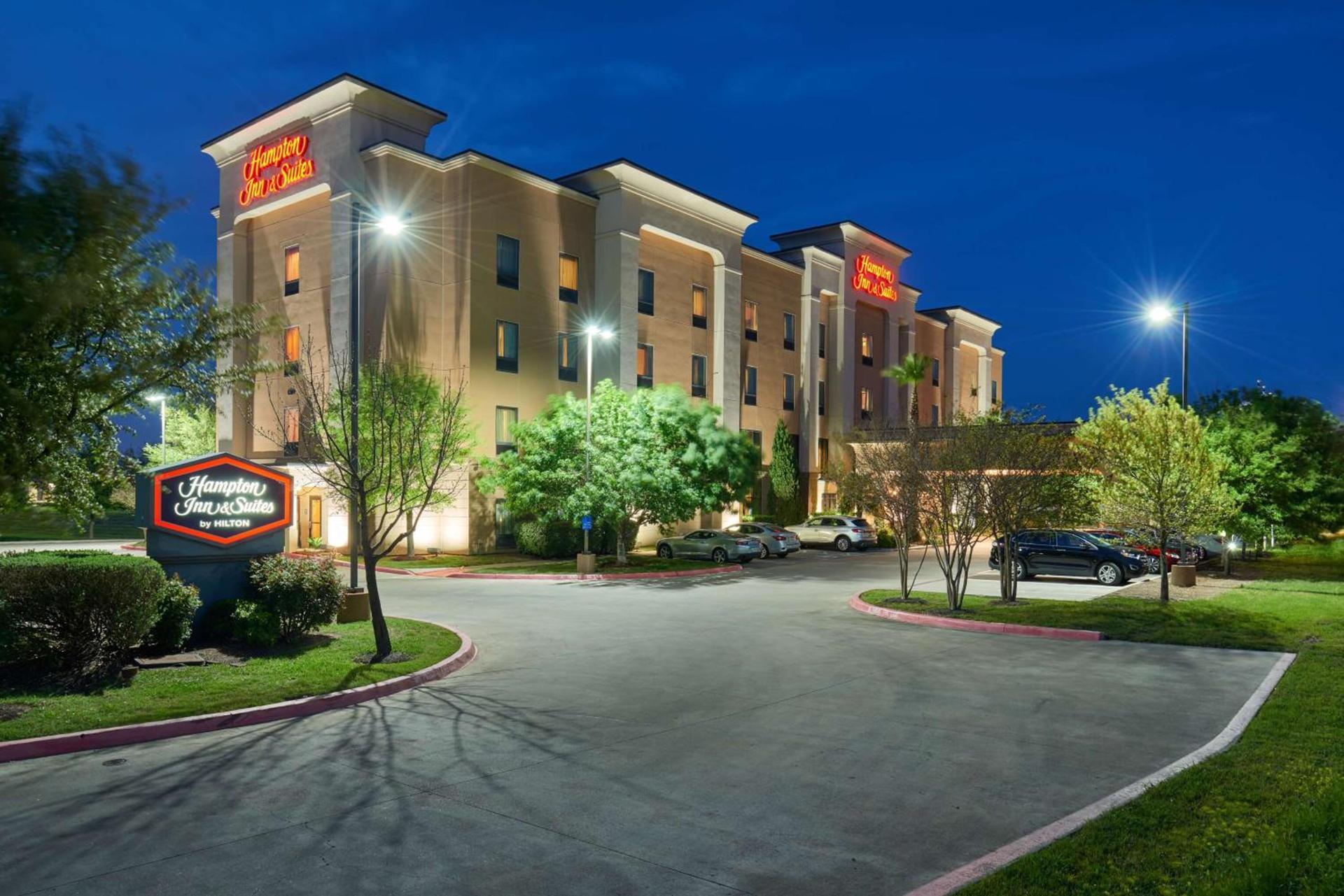 Hampton Inn & Suites Austin South Buda photo 2