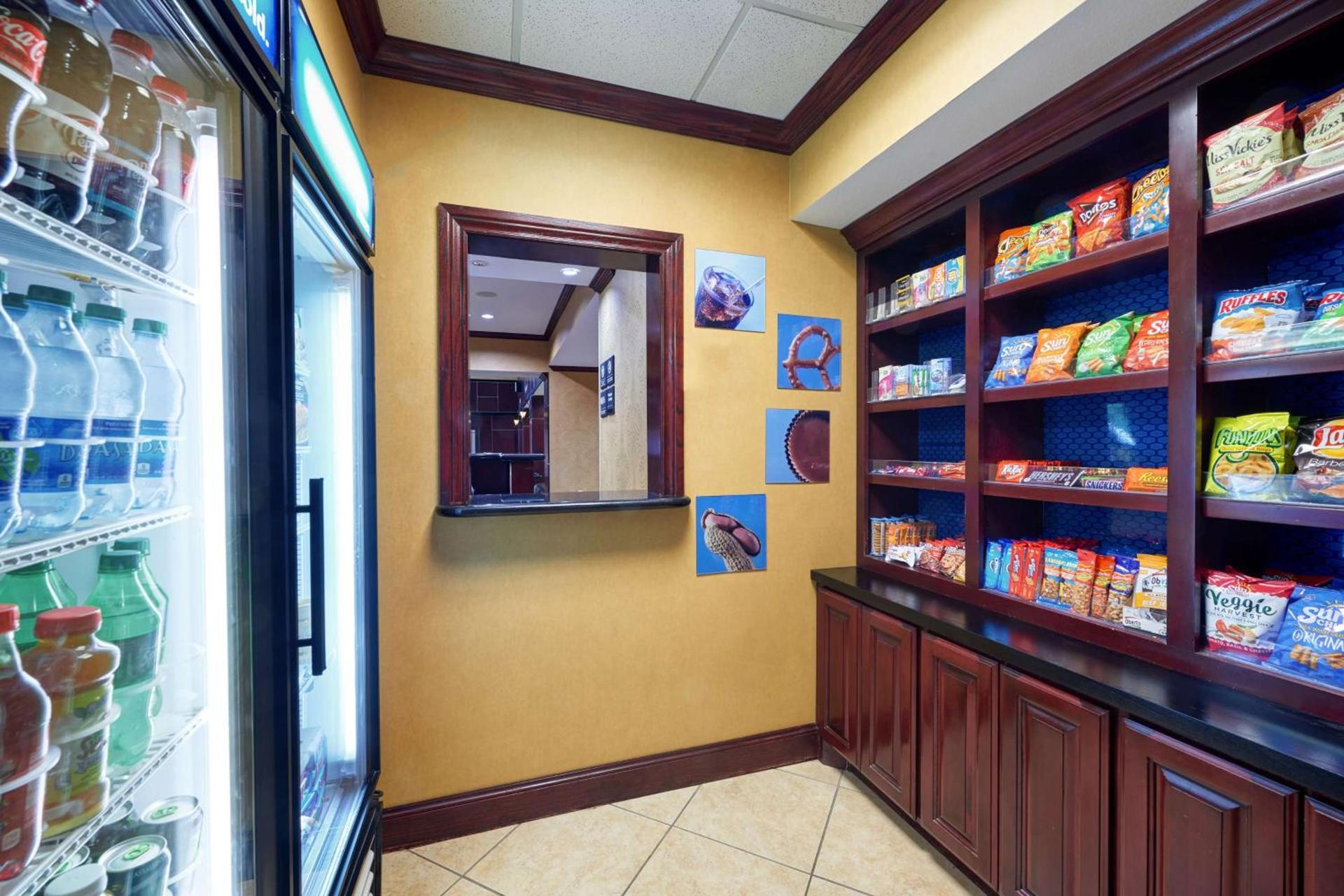 Hampton Inn & Suites Austin South Buda photo 9