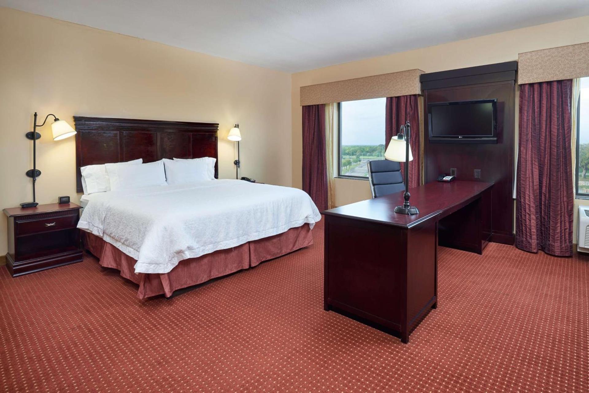 Hampton Inn & Suites Austin South Buda photo 16