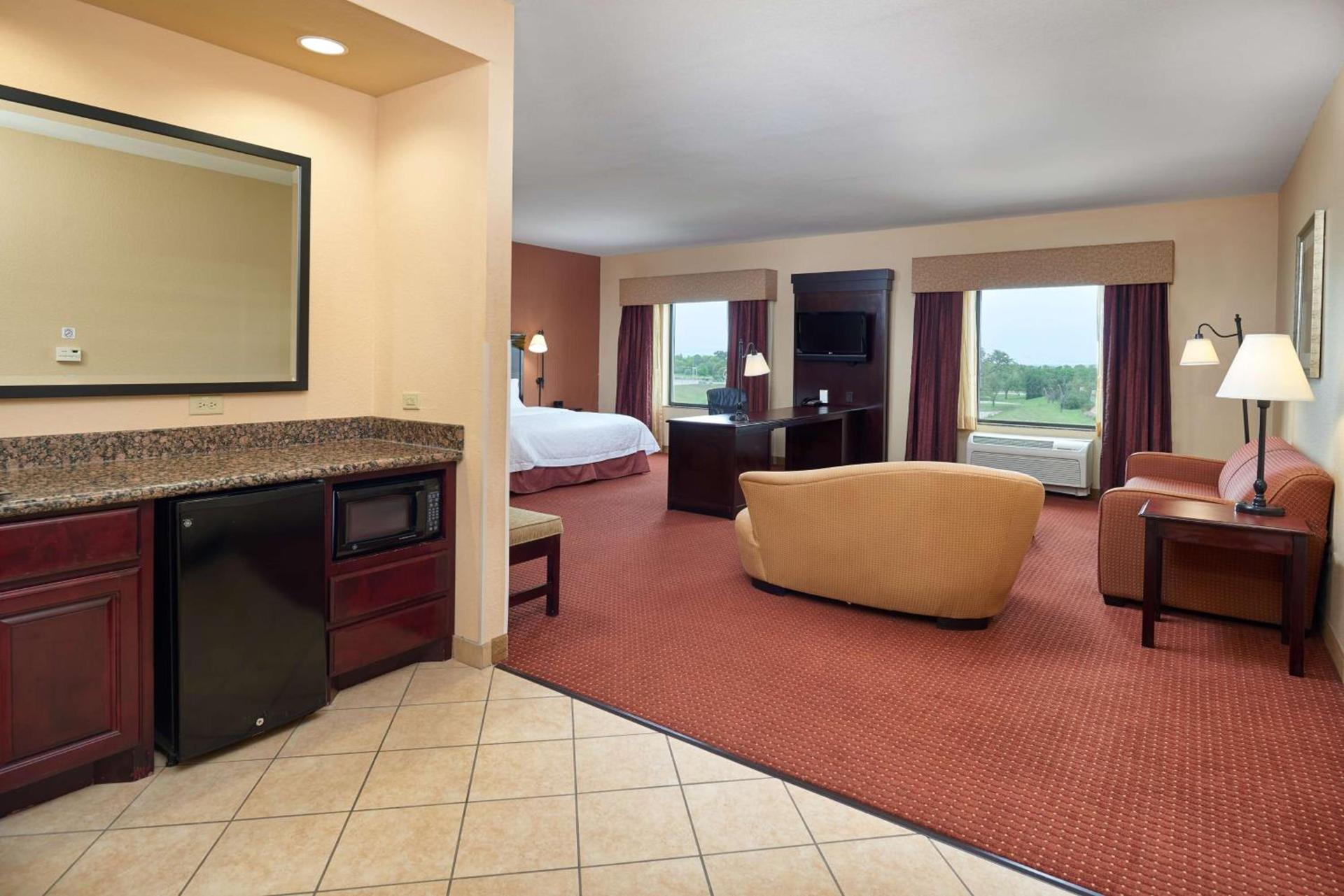 Hampton Inn & Suites Austin South Buda photo 17