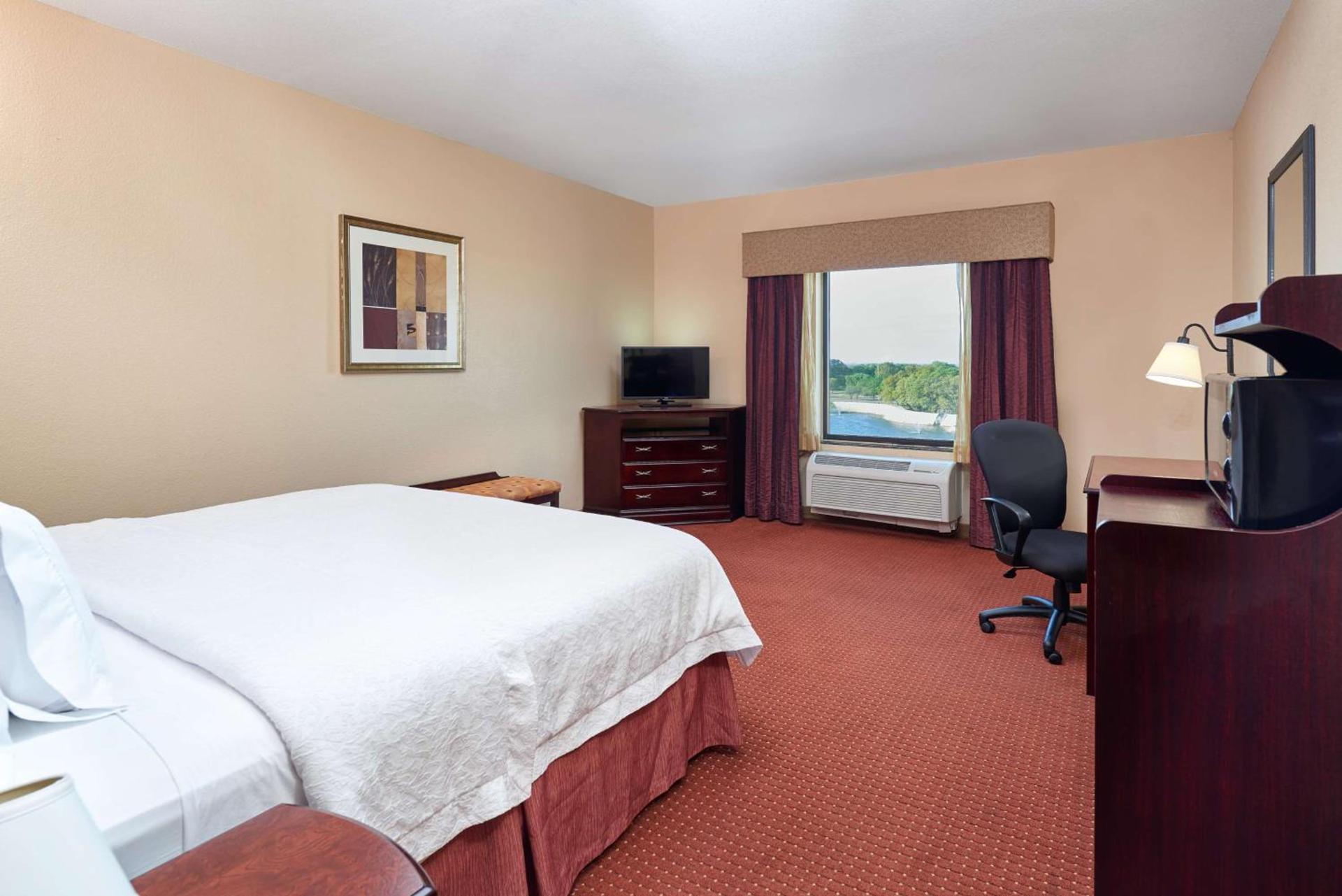 Hampton Inn & Suites Austin South Buda photo 19