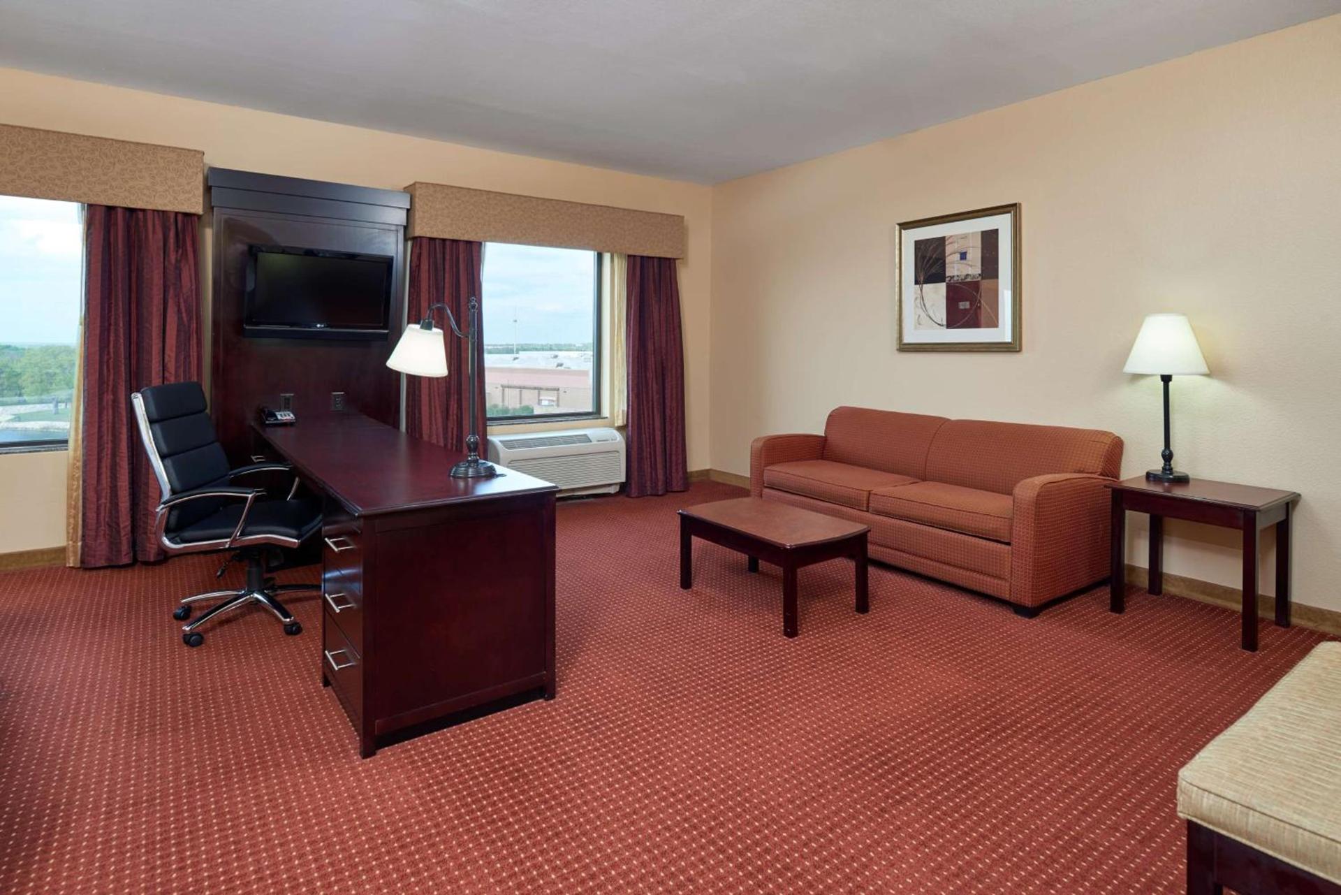 Hampton Inn & Suites Austin South Buda photo 21