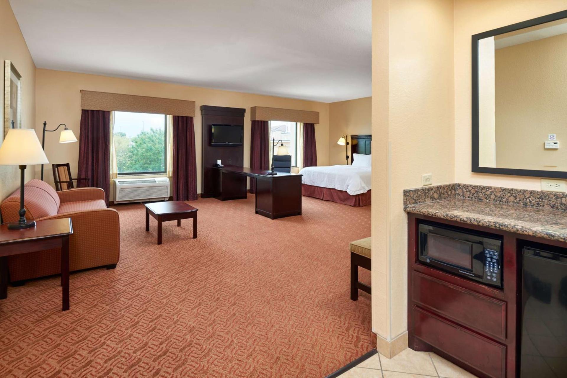 Hampton Inn & Suites Austin South Buda photo 28