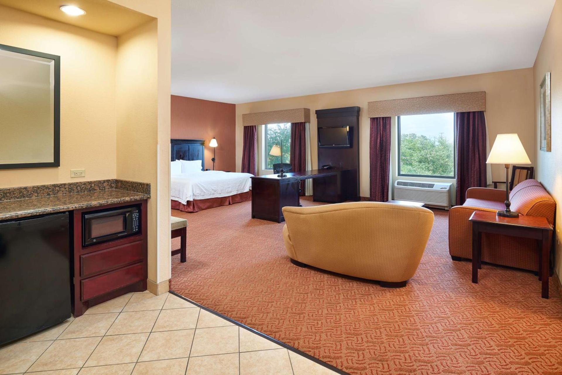 Hampton Inn & Suites Austin South Buda photo 29