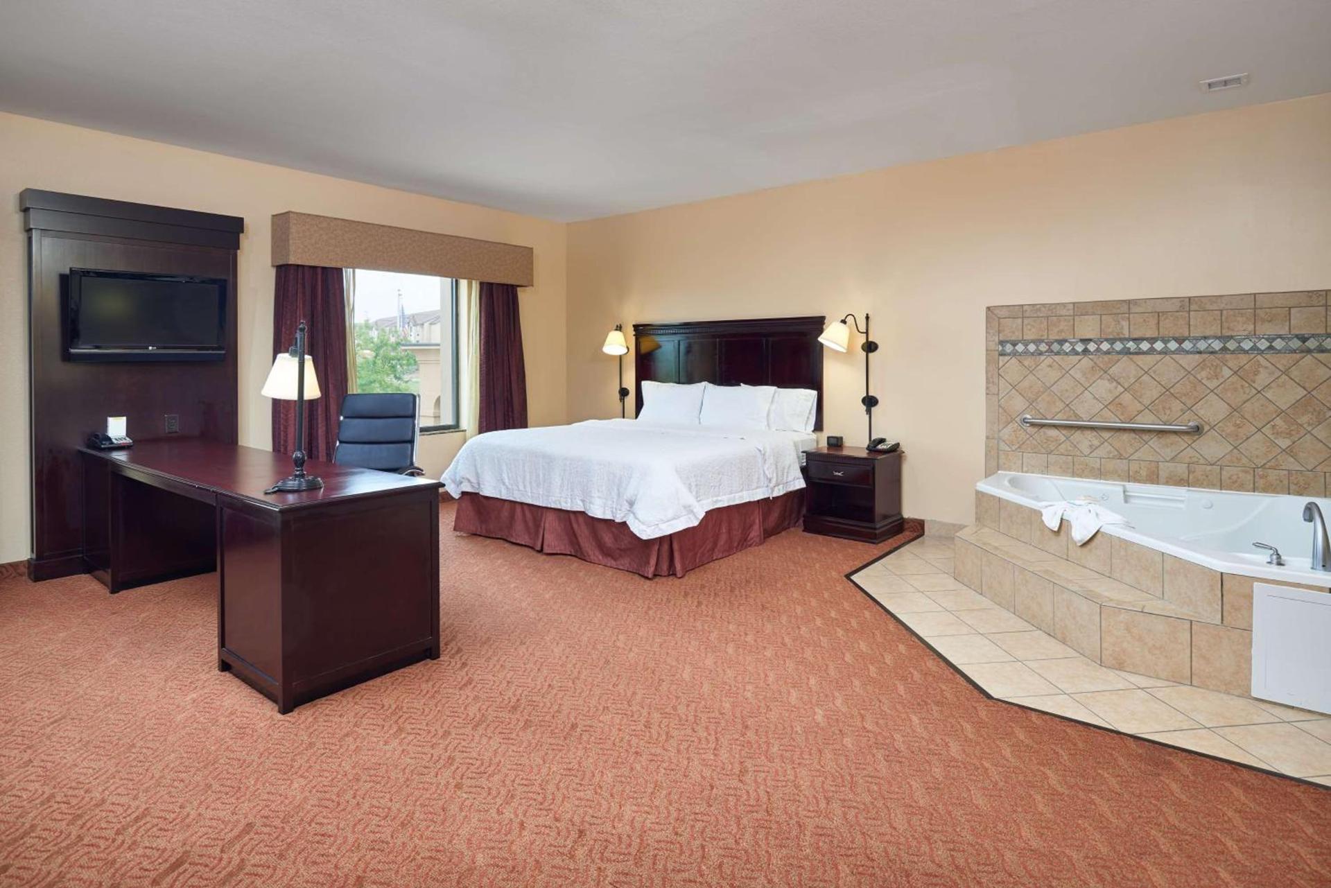 Hampton Inn & Suites Austin South Buda photo 32