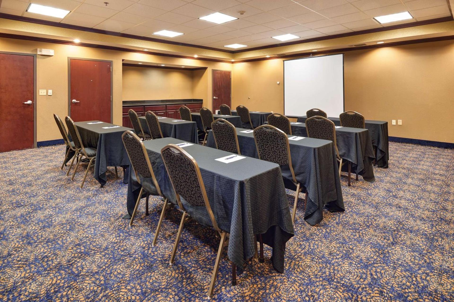 Hampton Inn & Suites Austin South Buda photo 33