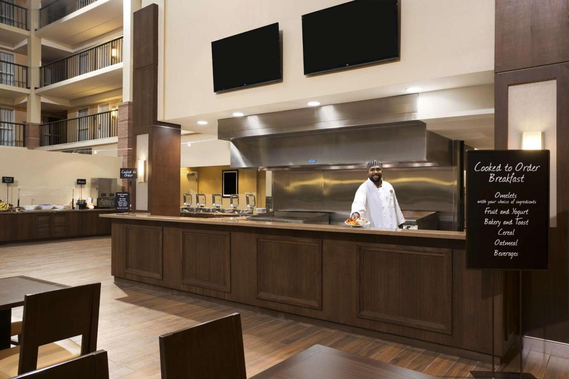 Embassy Suites Cleveland - Beachwood photo 14