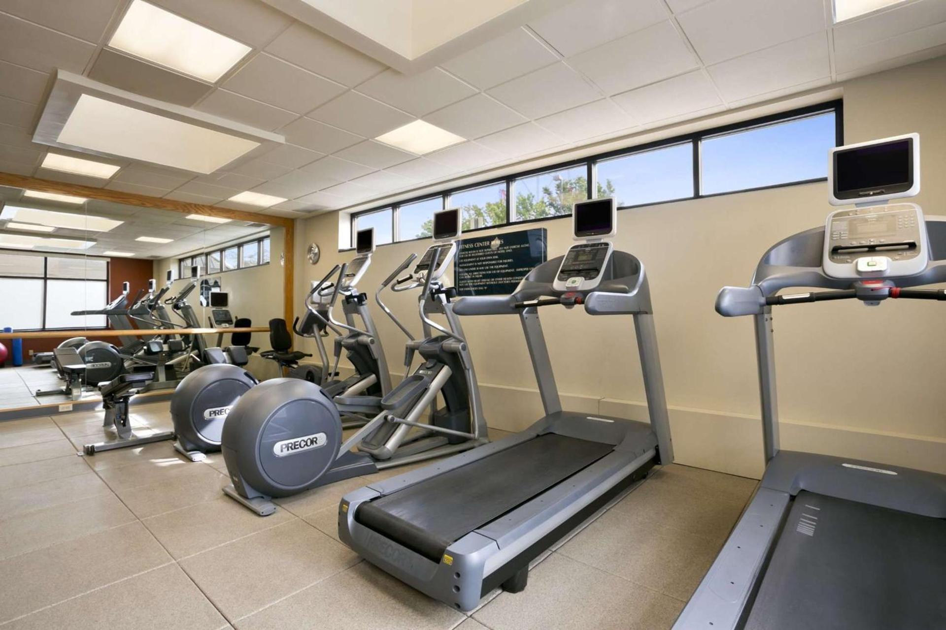 Embassy Suites Cleveland - Beachwood photo 19