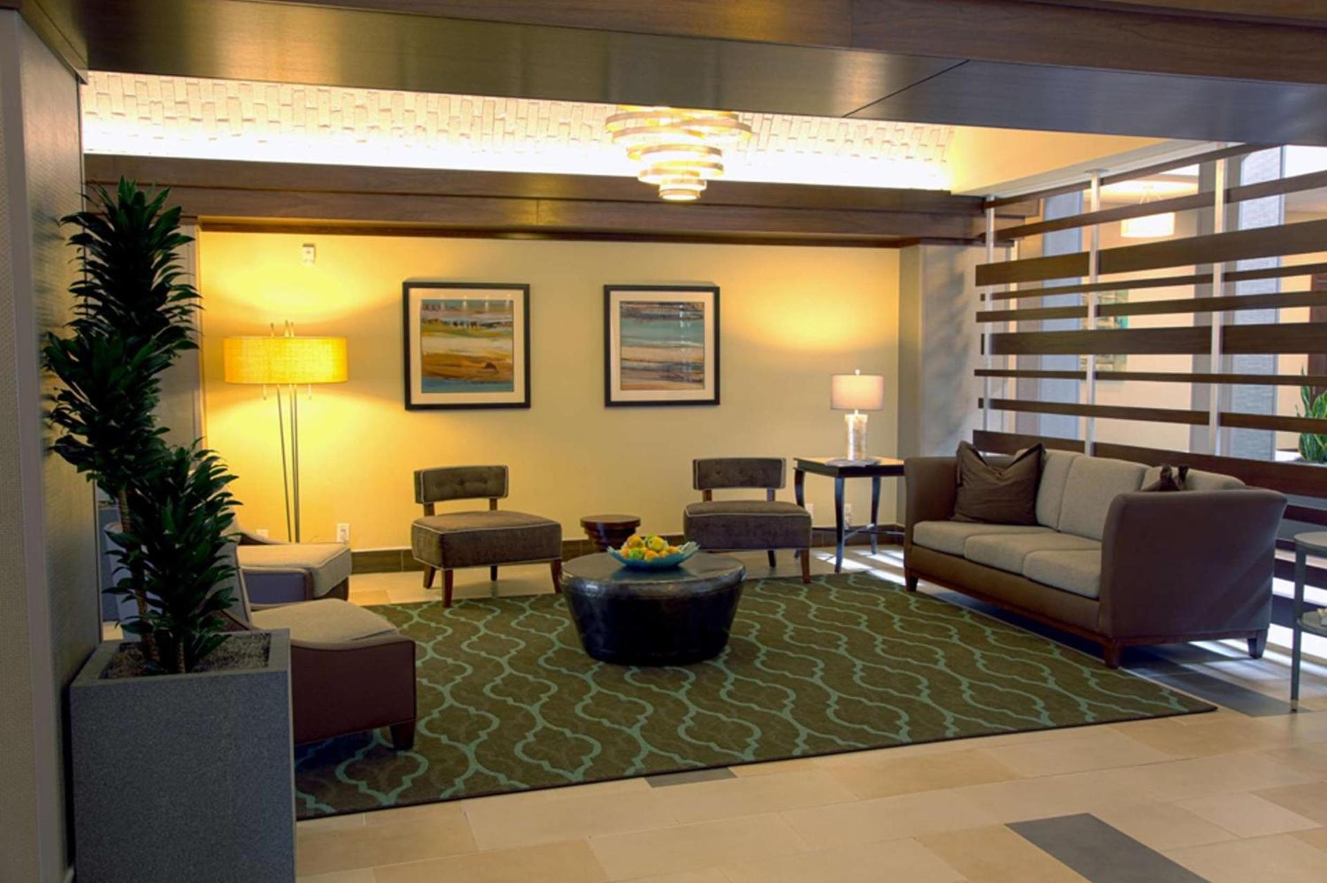 Embassy Suites by Hilton Dallas Market Center photo 6