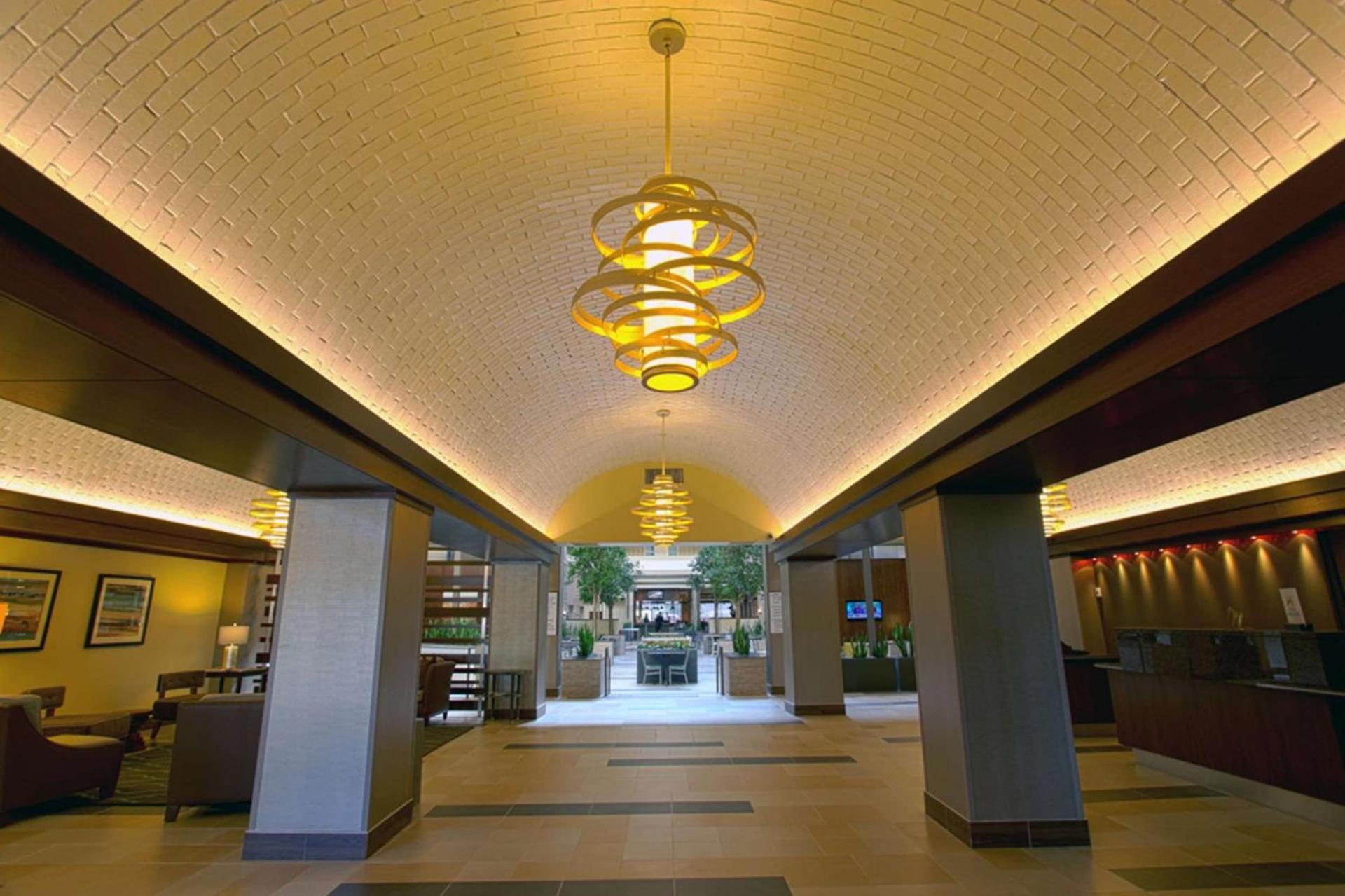 Embassy Suites by Hilton Dallas Market Center photo 4
