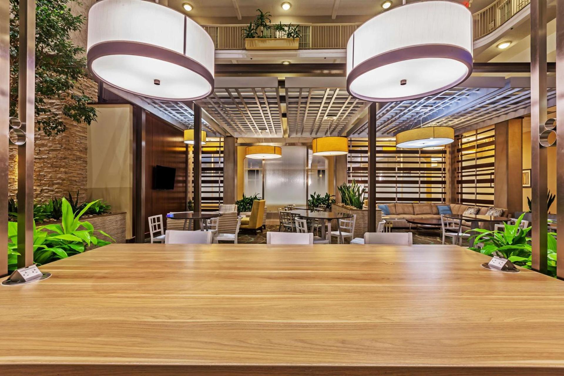 Embassy Suites by Hilton Dallas Market Center photo 7