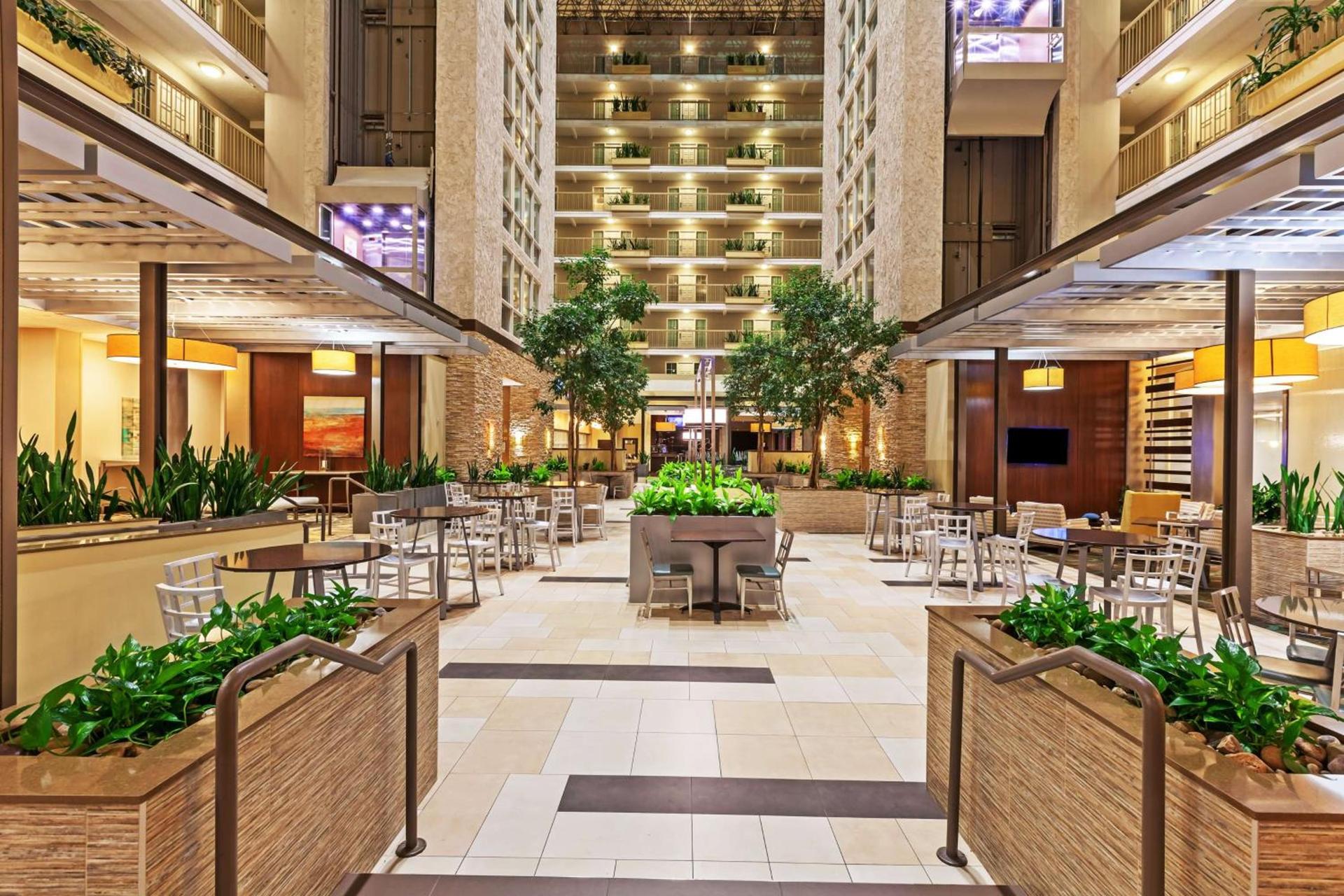 Embassy Suites by Hilton Dallas Market Center photo 8