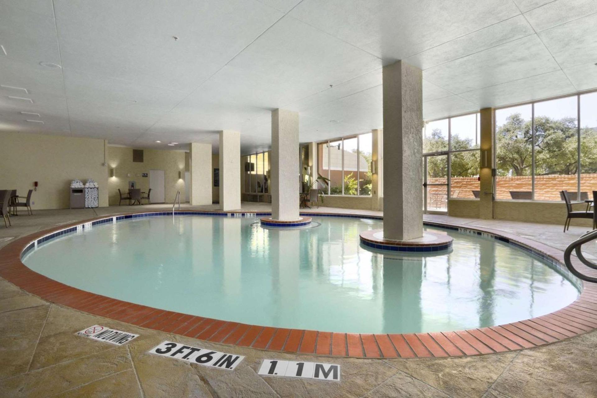 Embassy Suites by Hilton Dallas Market Center photo 10