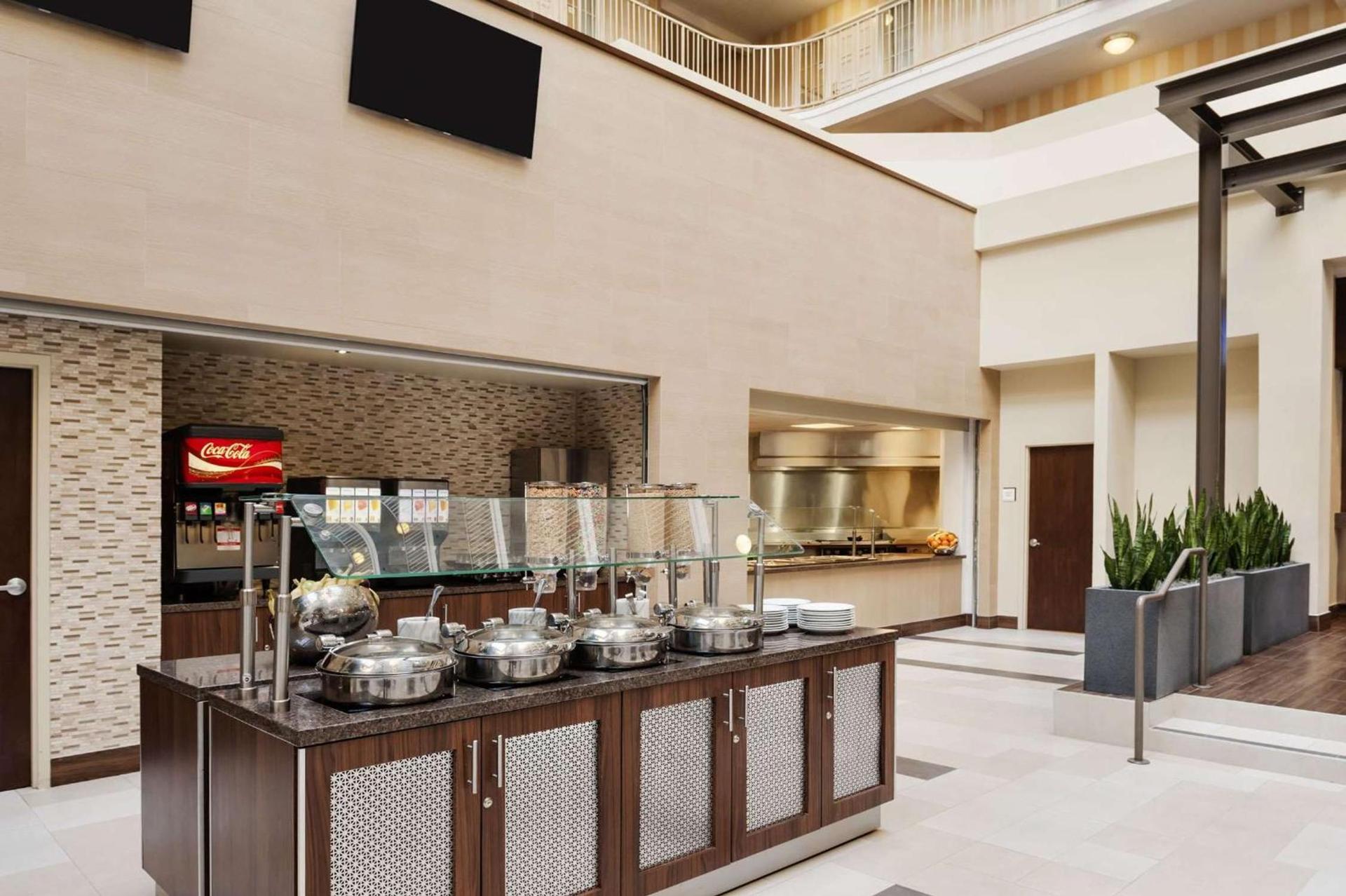 Embassy Suites by Hilton Dallas Market Center photo 11