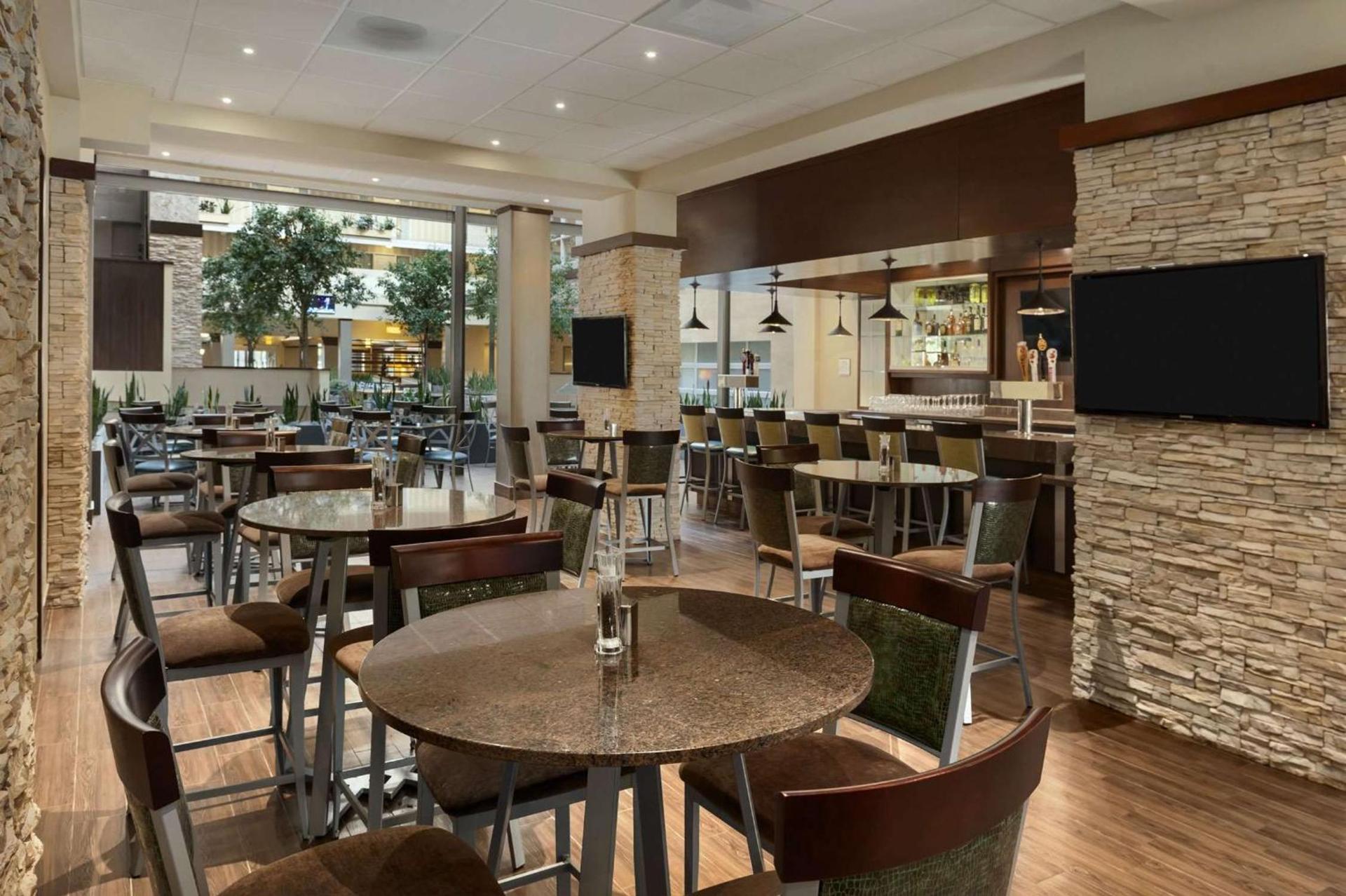 Embassy Suites by Hilton Dallas Market Center photo 20