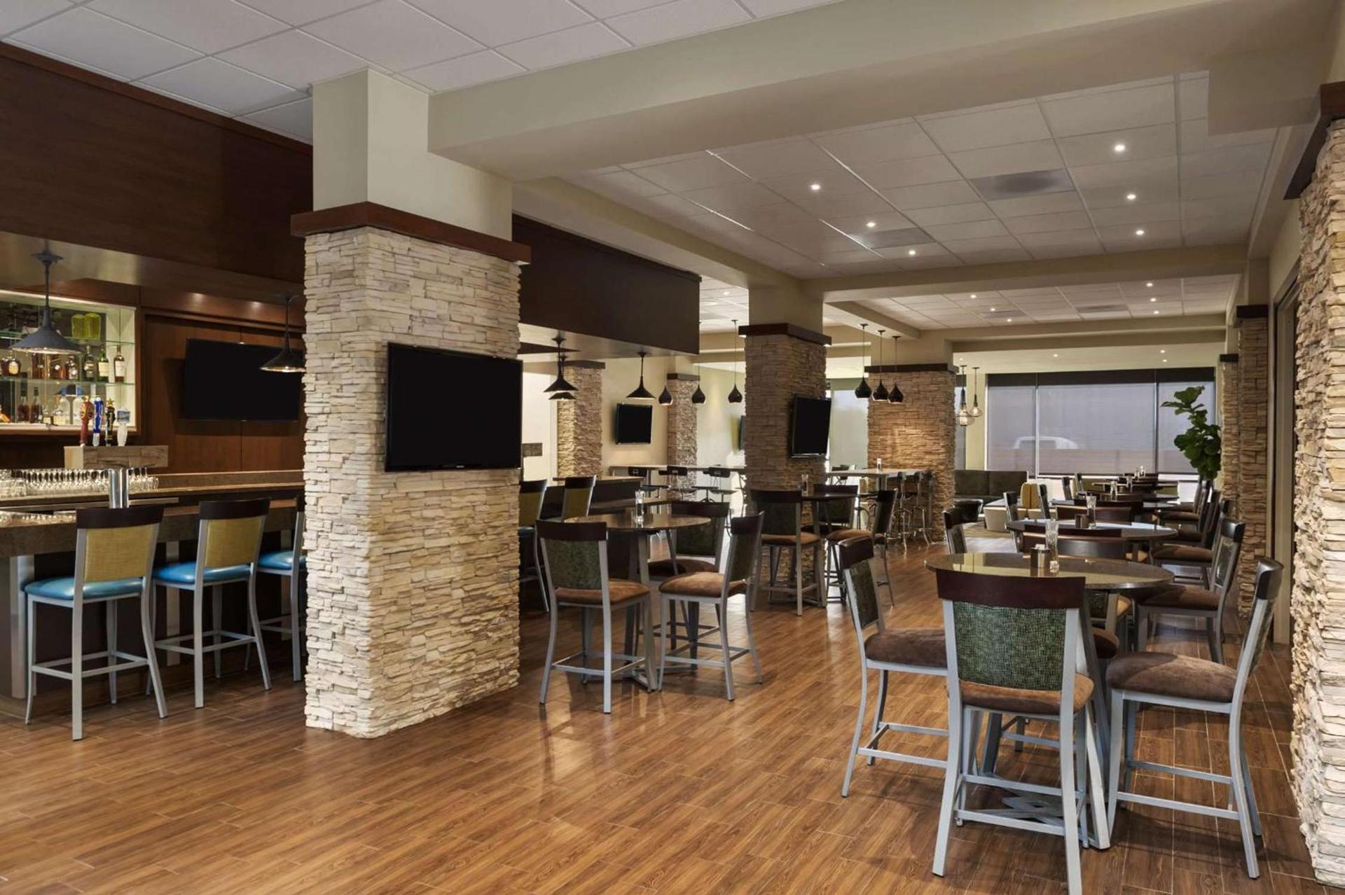 Embassy Suites by Hilton Dallas Market Center photo 21