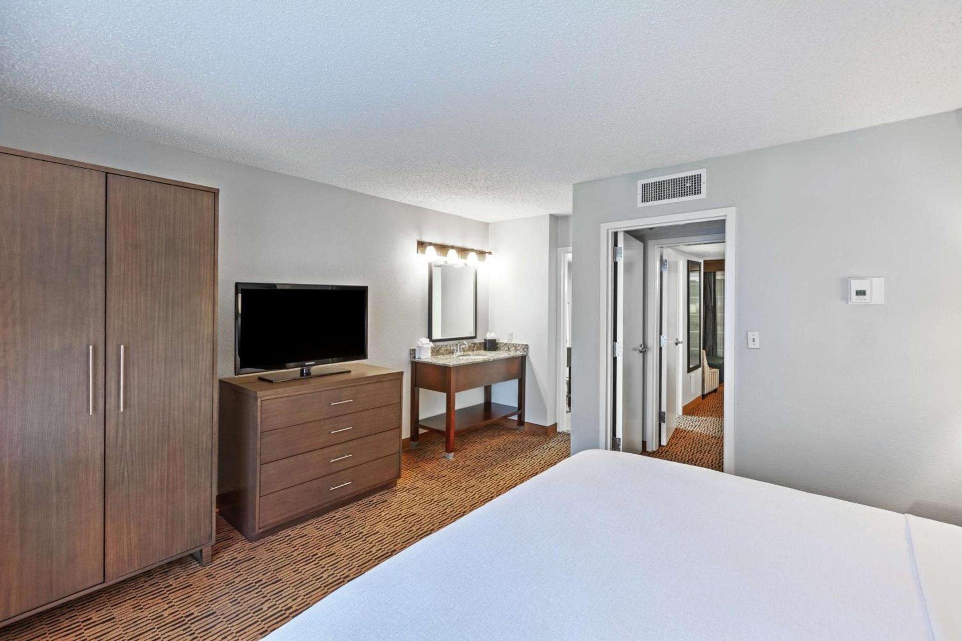 Embassy Suites by Hilton Dallas Market Center photo 26