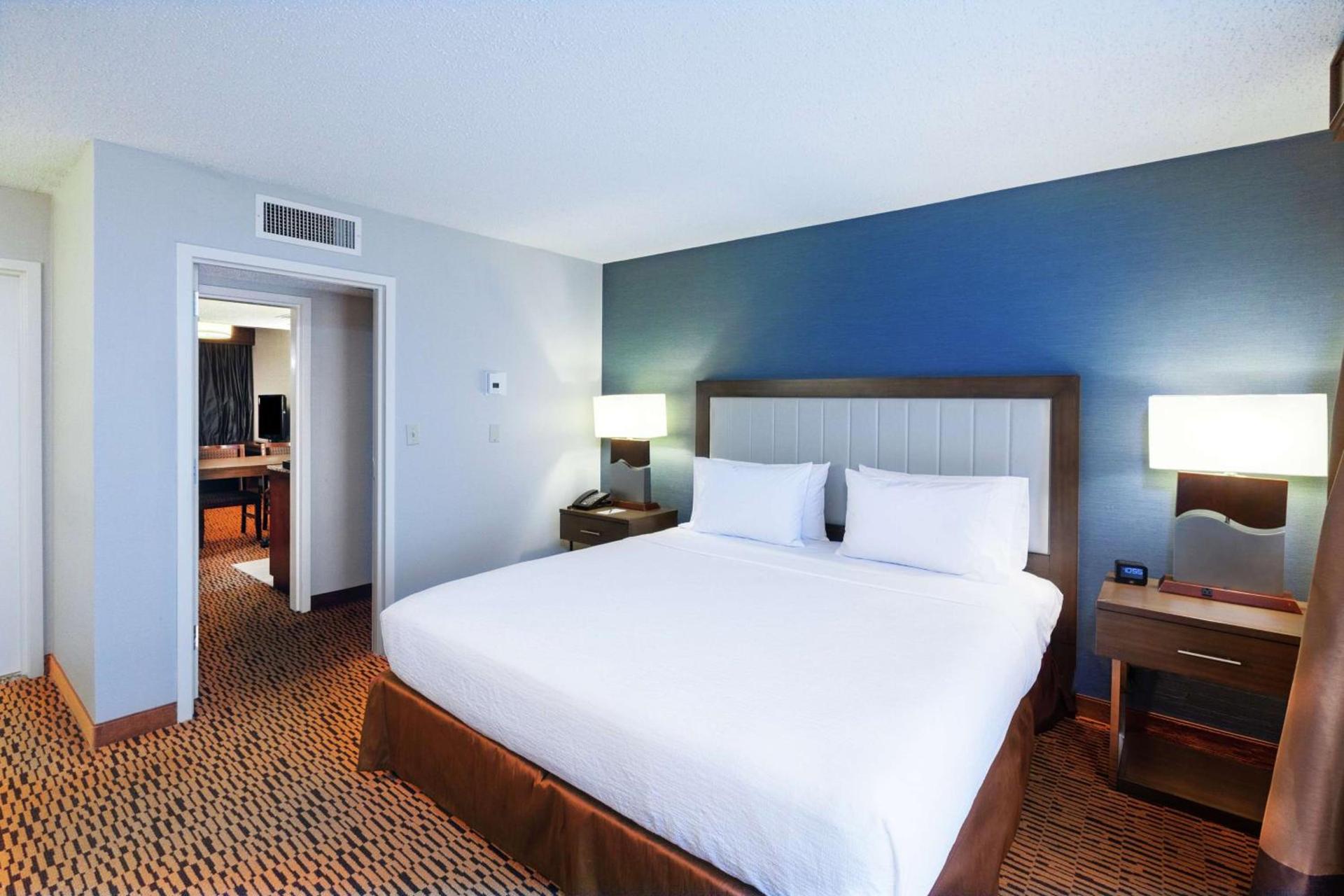 Embassy Suites by Hilton Dallas Market Center photo 24