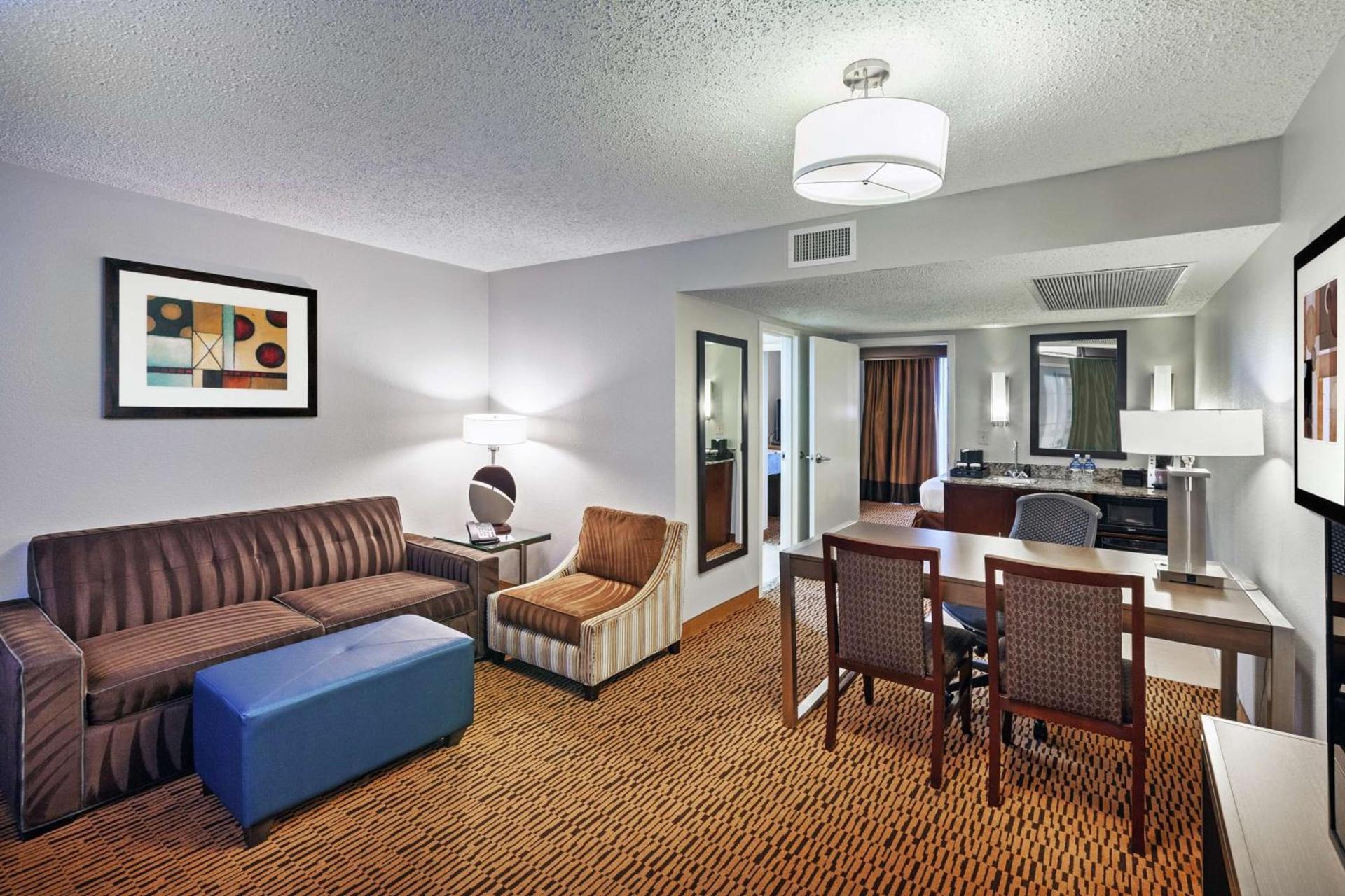 Embassy Suites by Hilton Dallas Market Center photo 25