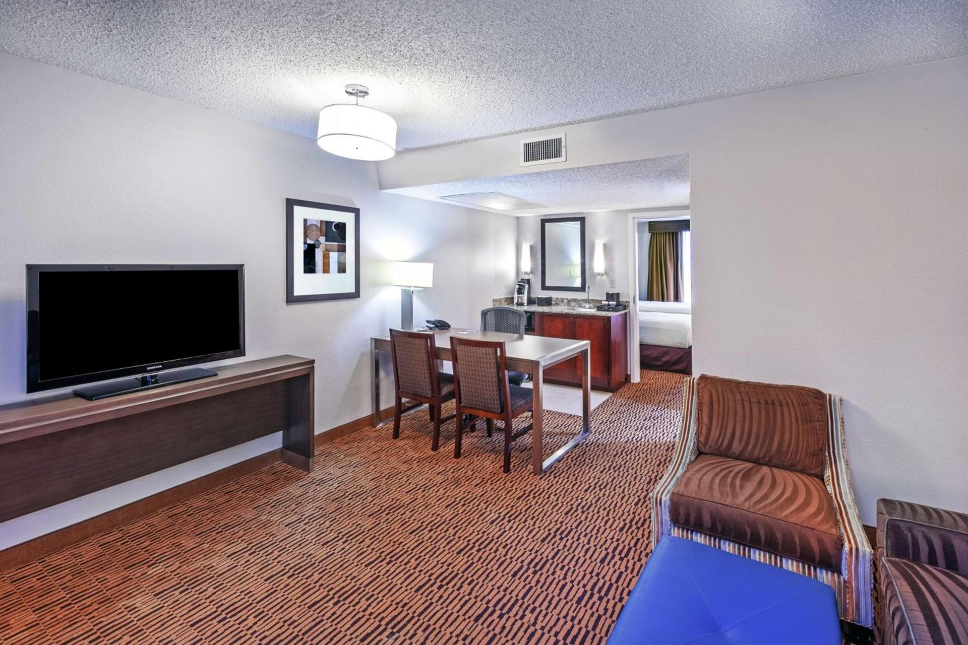 Embassy Suites by Hilton Dallas Market Center photo 29