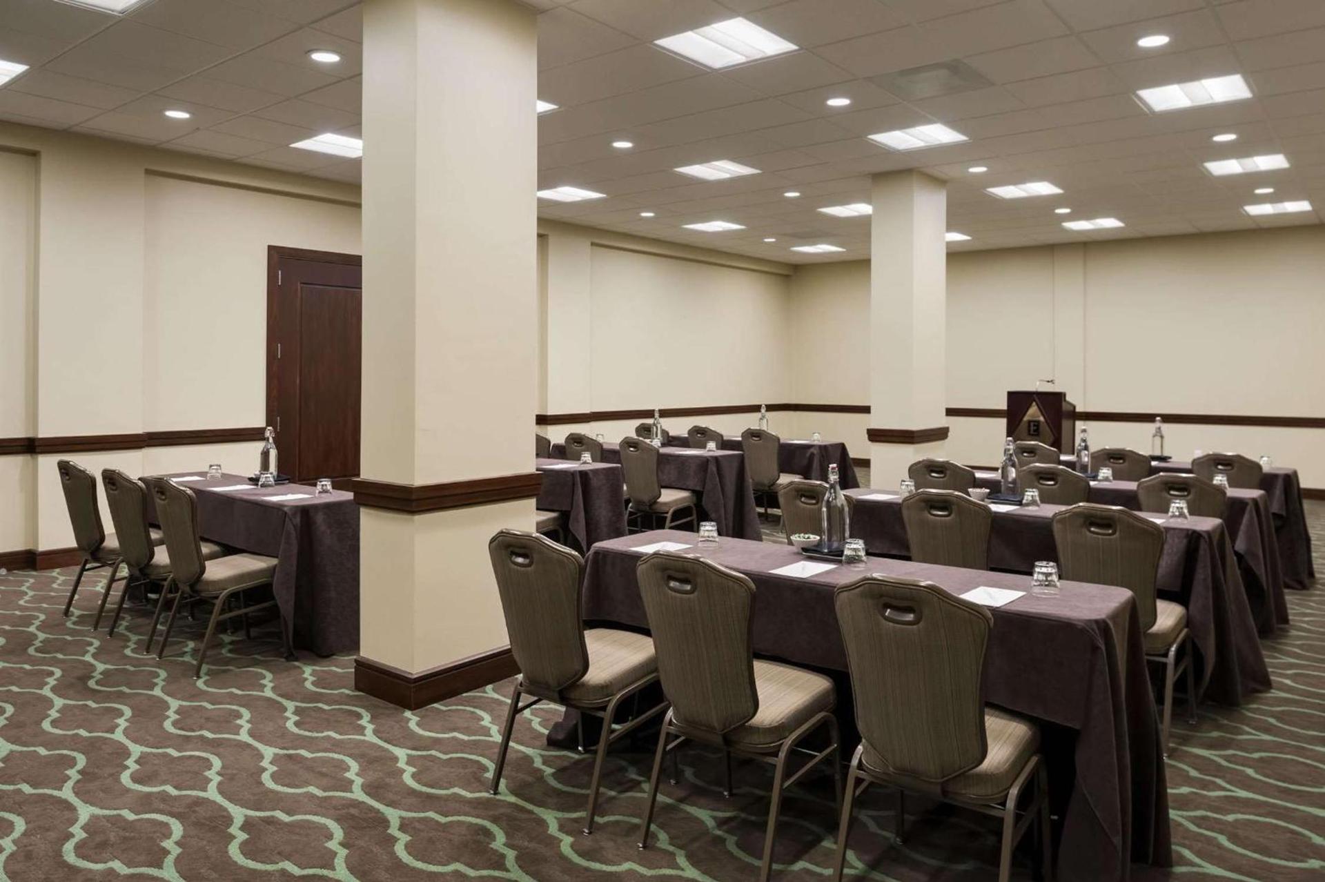 Embassy Suites by Hilton Dallas Market Center photo 40