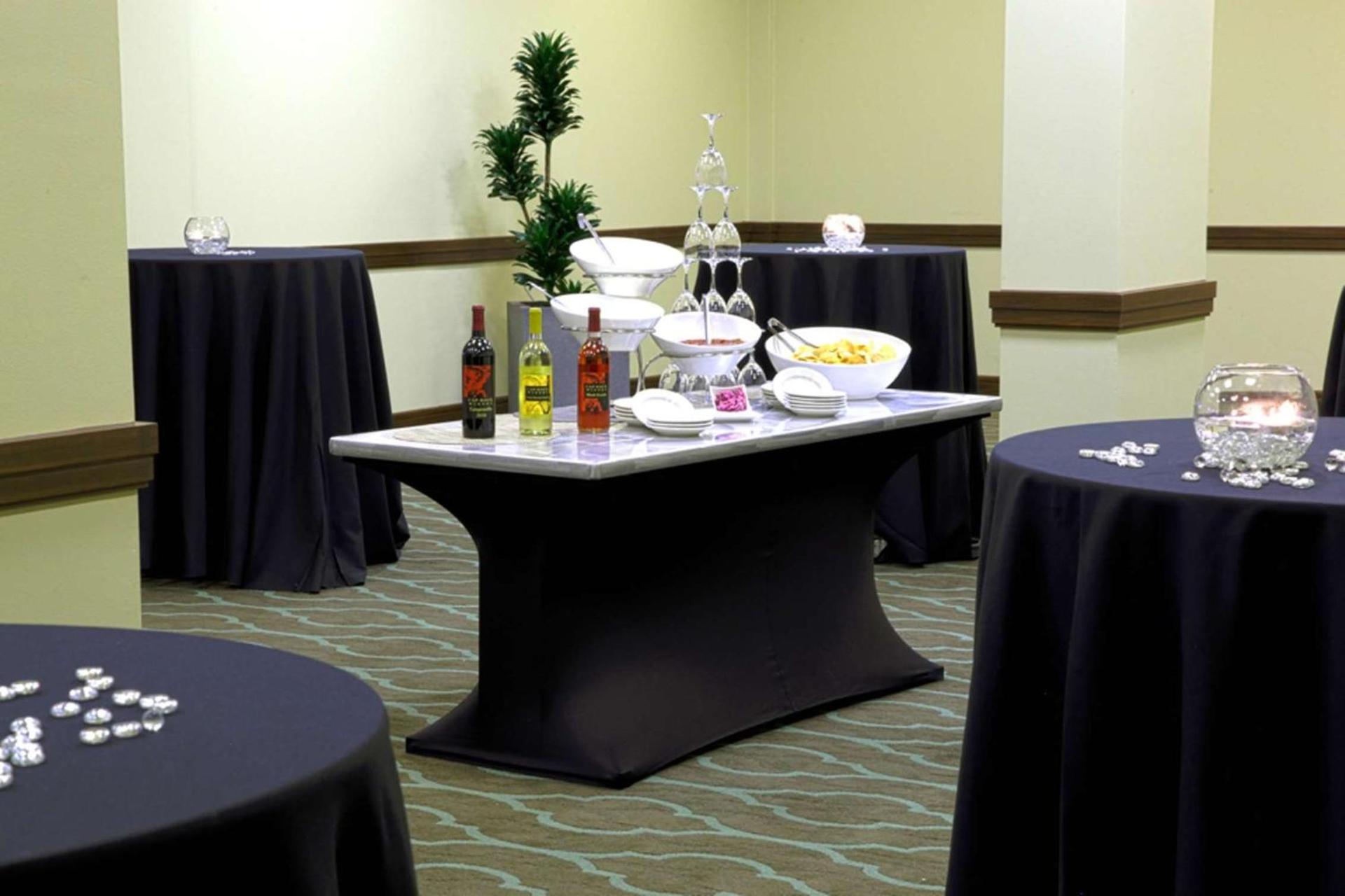 Embassy Suites by Hilton Dallas Market Center photo 47