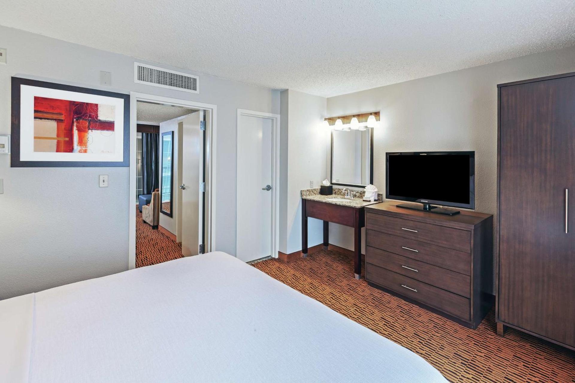 Embassy Suites by Hilton Dallas Market Center photo 61