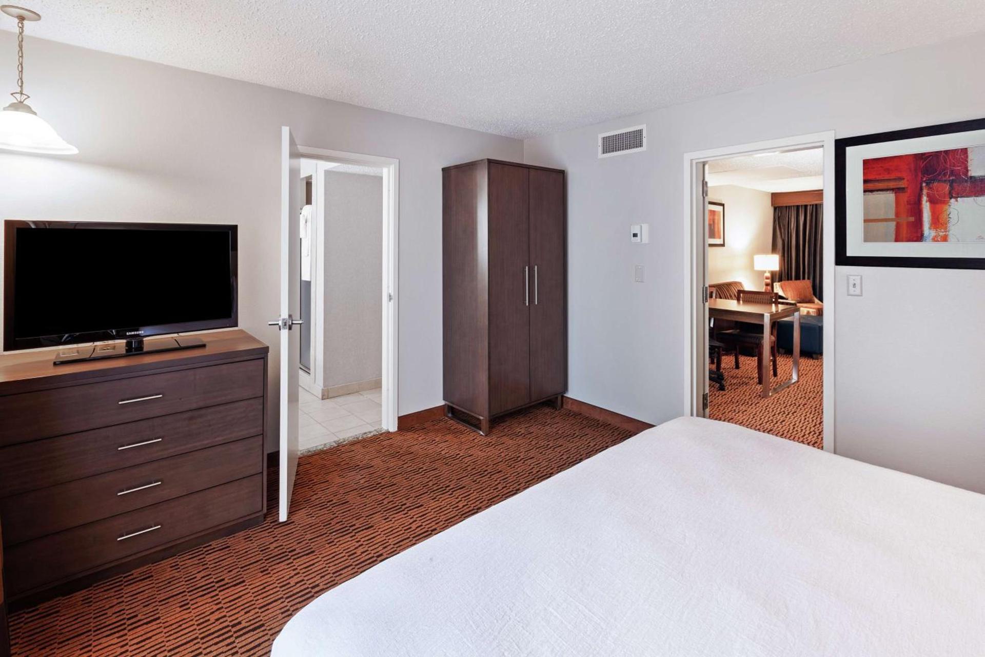 Embassy Suites by Hilton Dallas Market Center photo 62